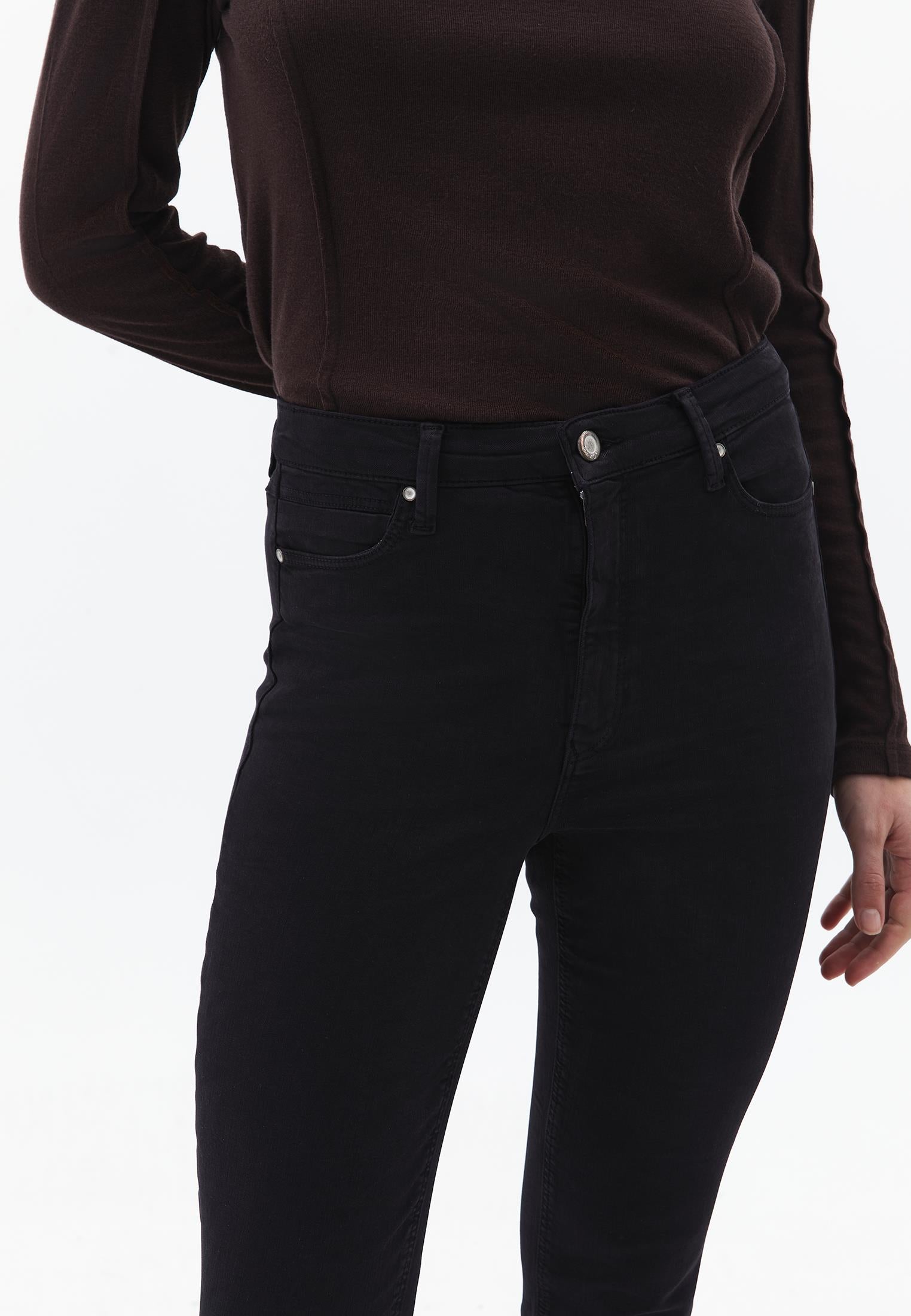 Button Detailed High Waist Cropped Pants - ANTIK BLACK