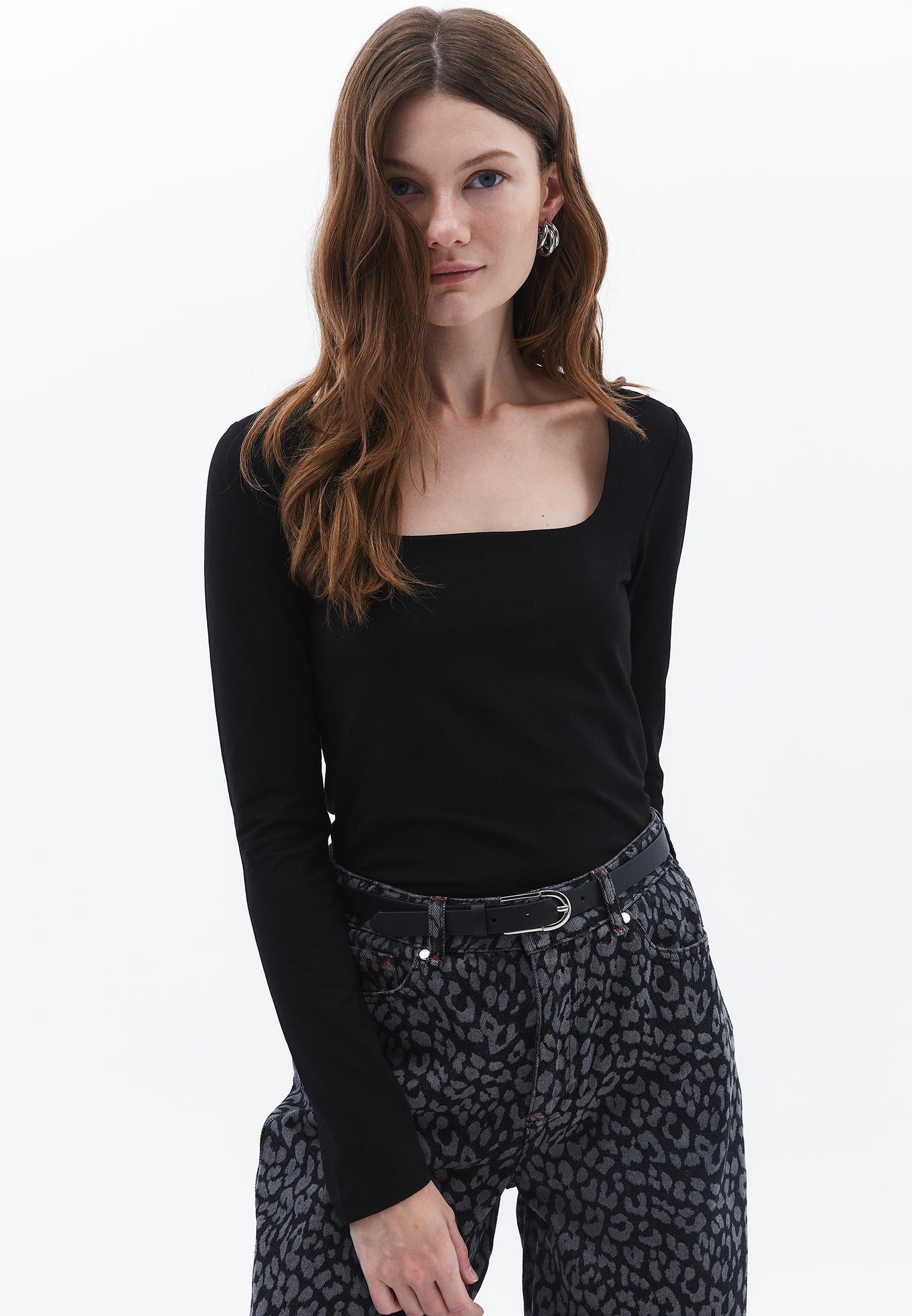 Square Neck Long Sleeve T-Shirt - BLACK