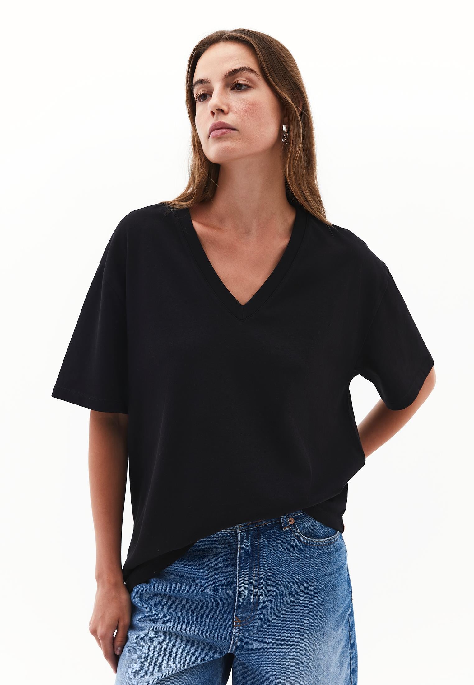 V Neck Boyfriend T-Shirt - BLACK