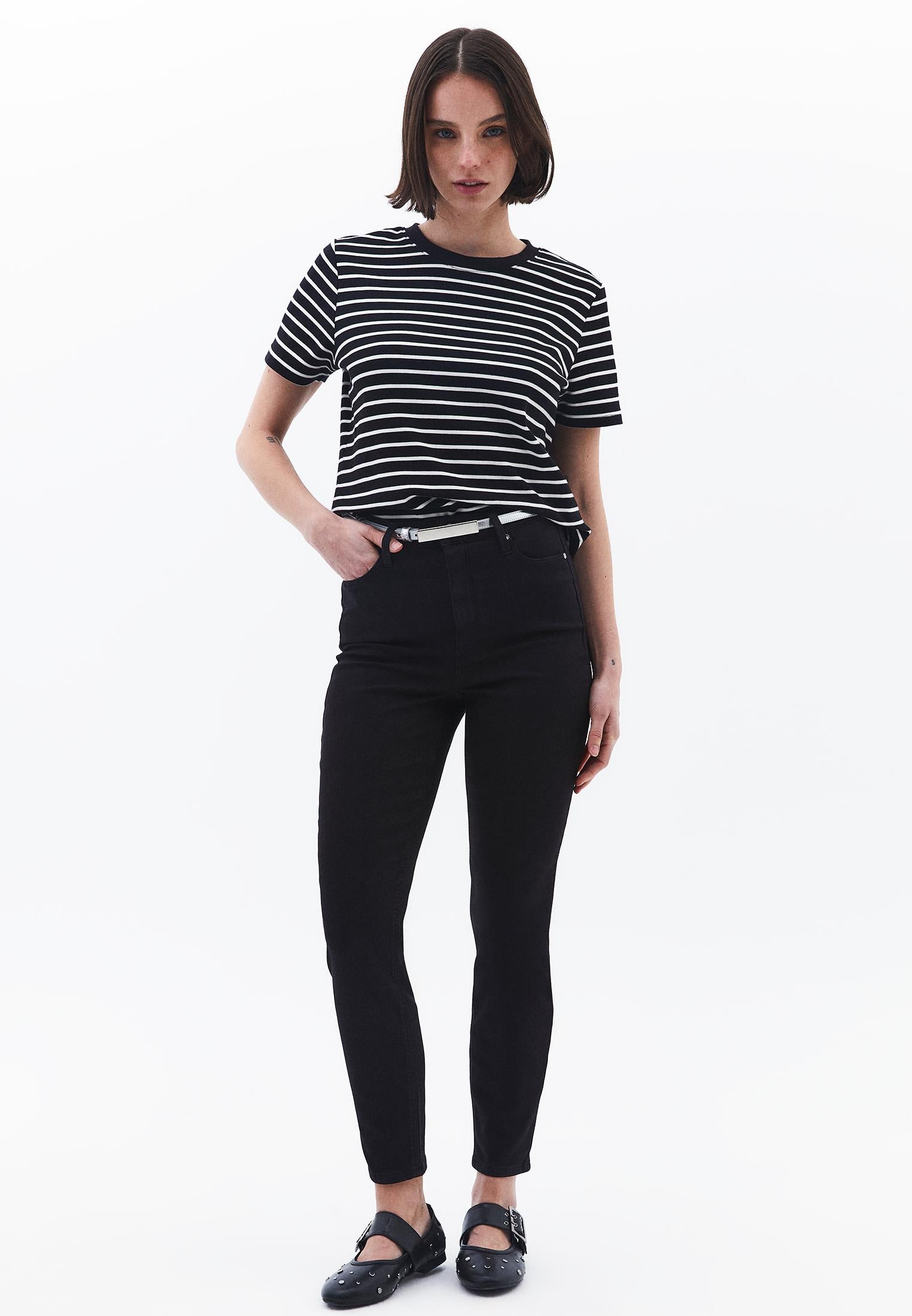 High Waist Cropped Skinny Pants With Pocket Detail - BLACK