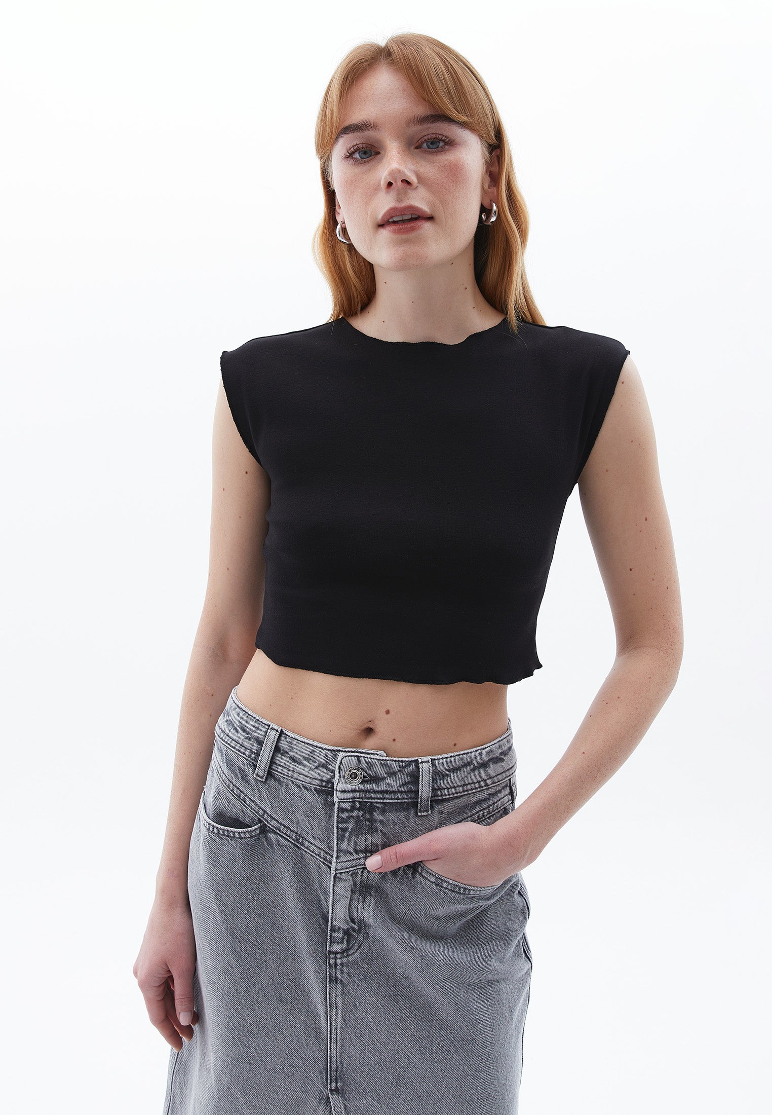 Crew Neck Short Sleeve Slim Fit Cropped T-Shirt - BLACK