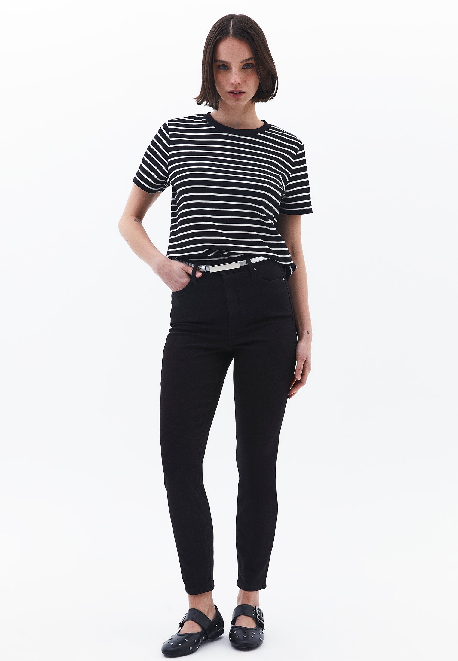 High Waist Cropped Skinny Pants With Pocket Detail - BLACK
