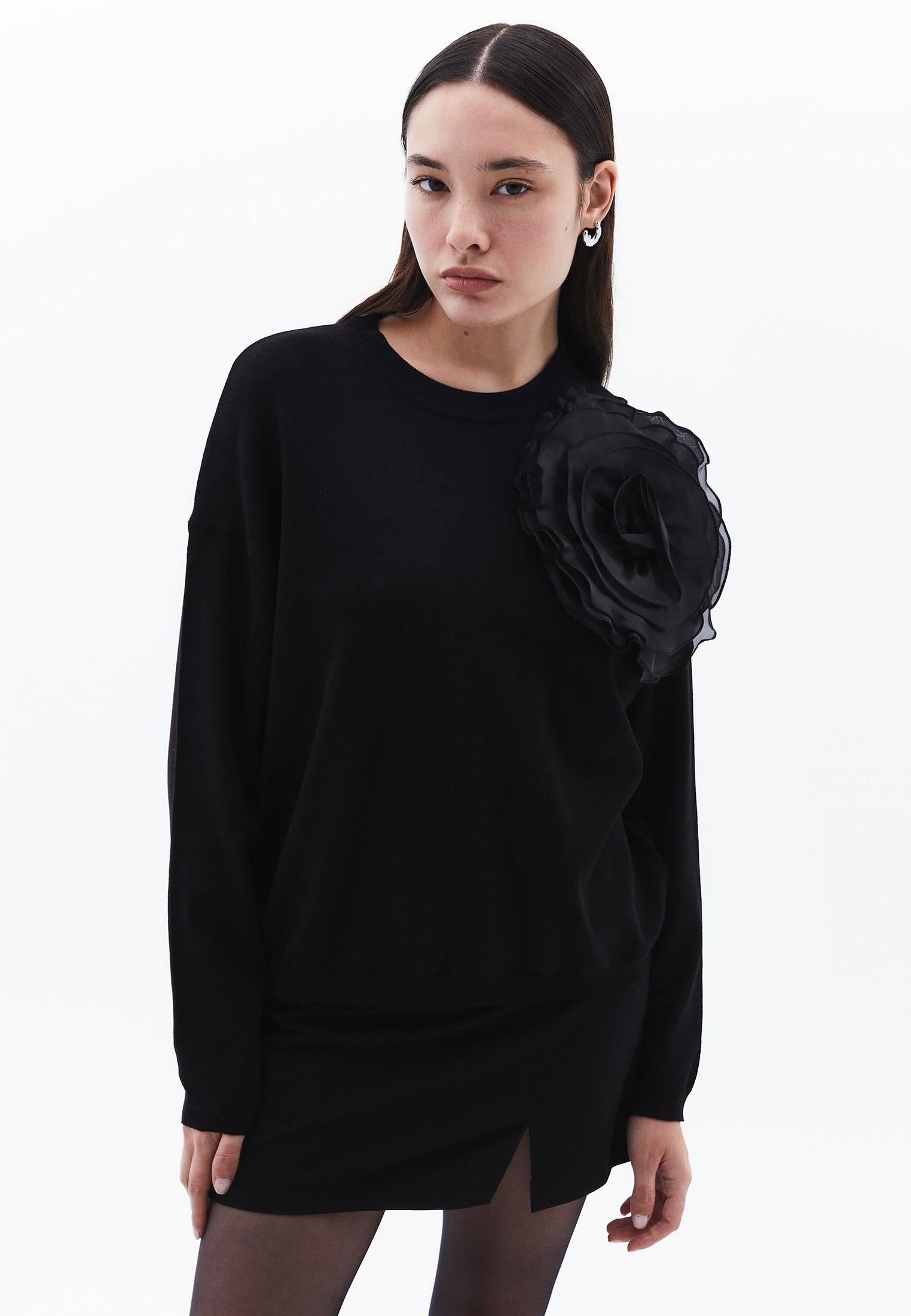 Crew Neck Sweater With Bow Detail - BLACK