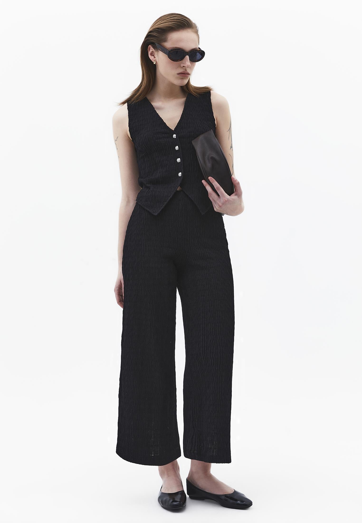 V Neck Closed Form Vest - BLACK