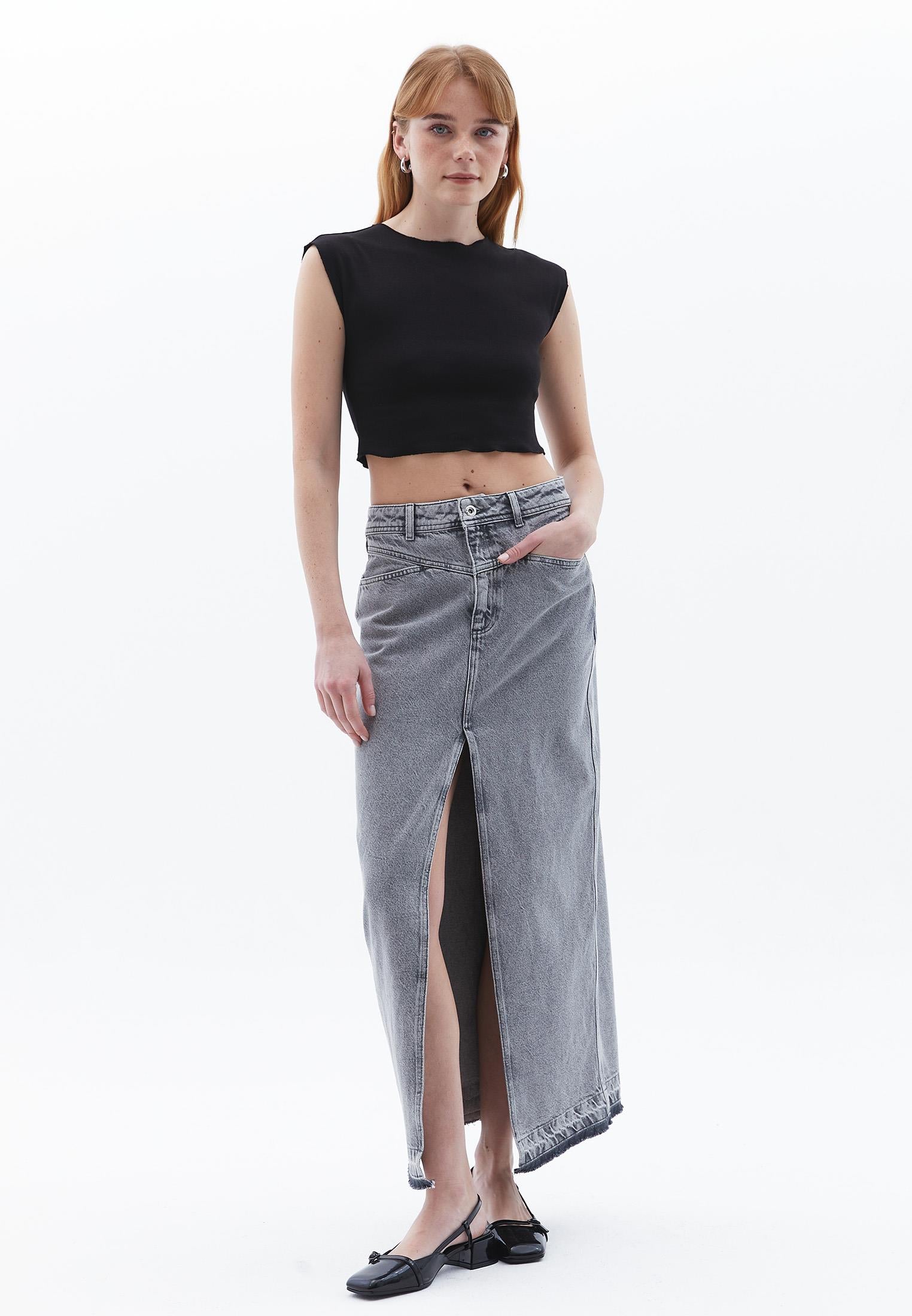 Crew Neck Short Sleeve Slim Fit Cropped T-Shirt - BLACK