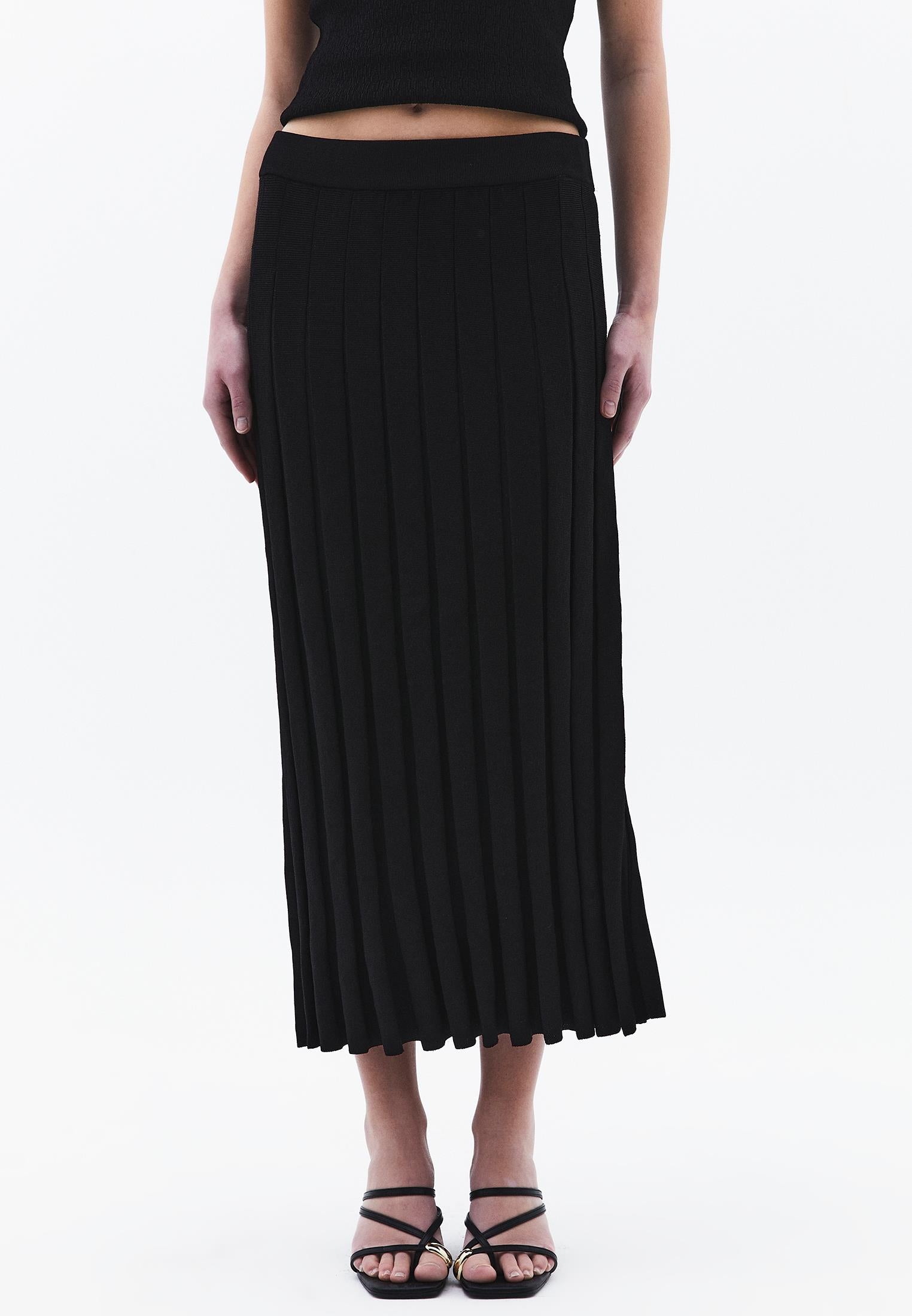 Pleated Long Skirt - BLACK