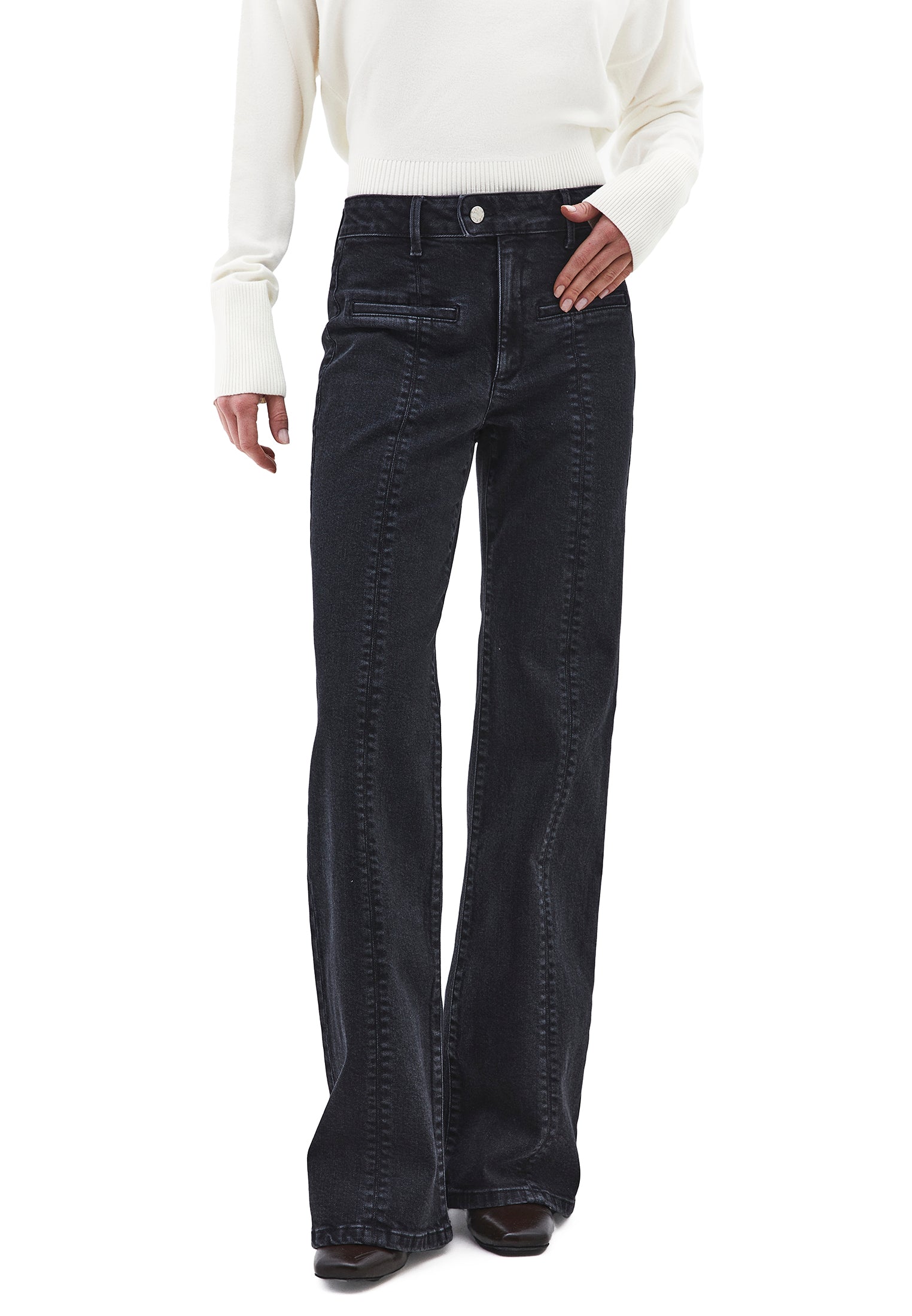 Spanish Leg Pants With Pocket Detail - BLACK