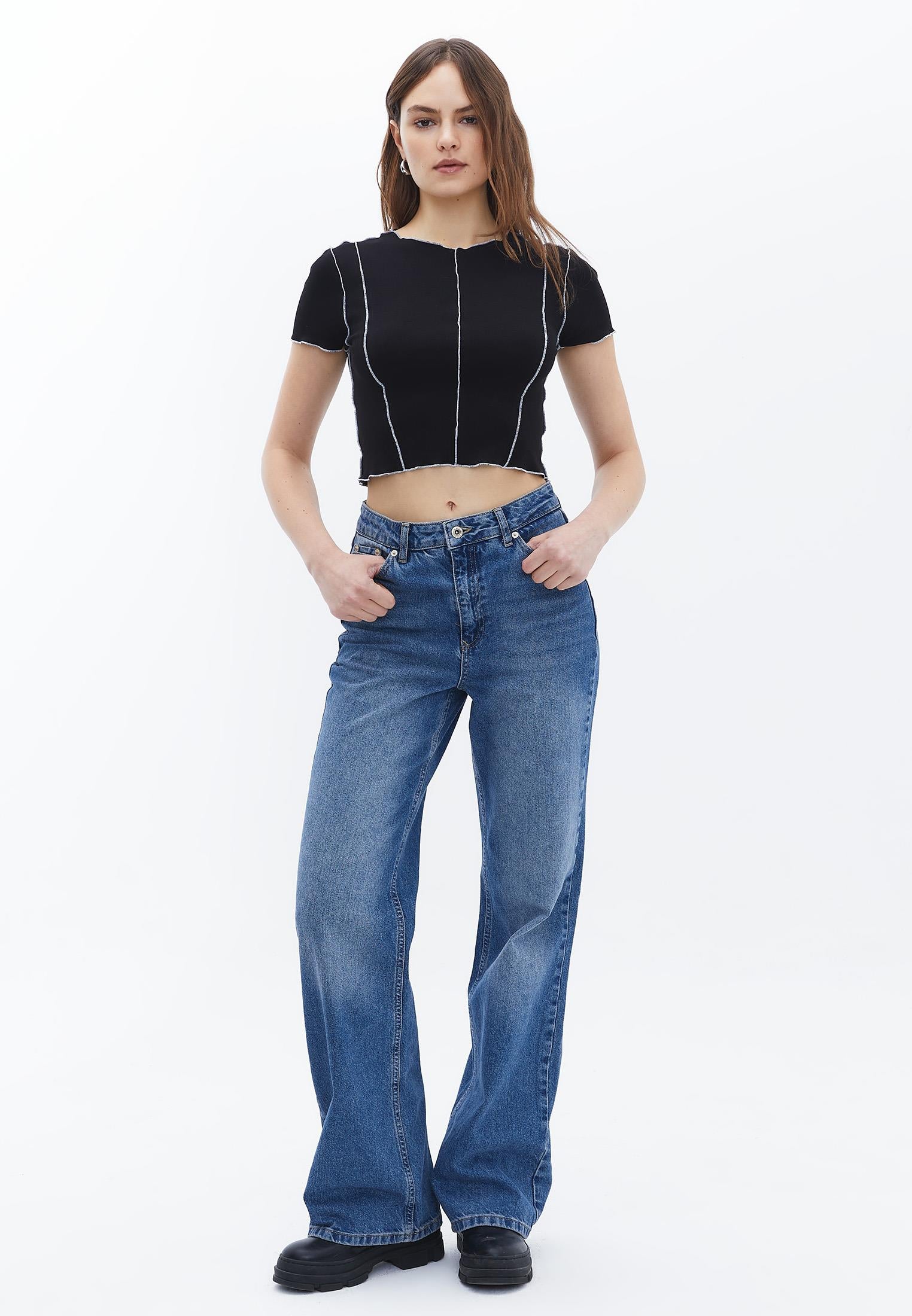 Closed Form Cropped Short Sleeve Crew Neck T-Shirt - BLACK