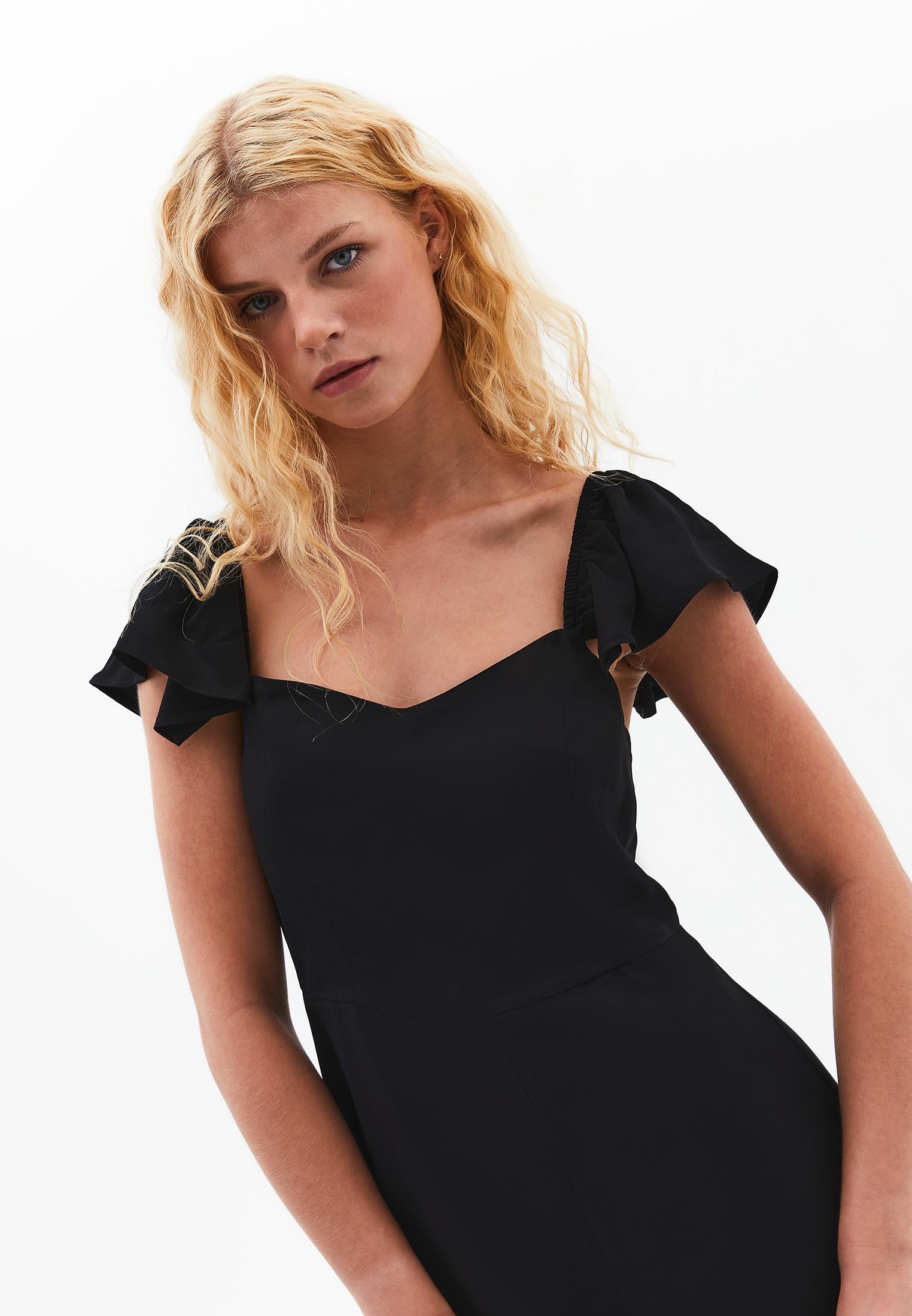 Sweetheart Neck Slit Detailed Midi Dress - BLACK