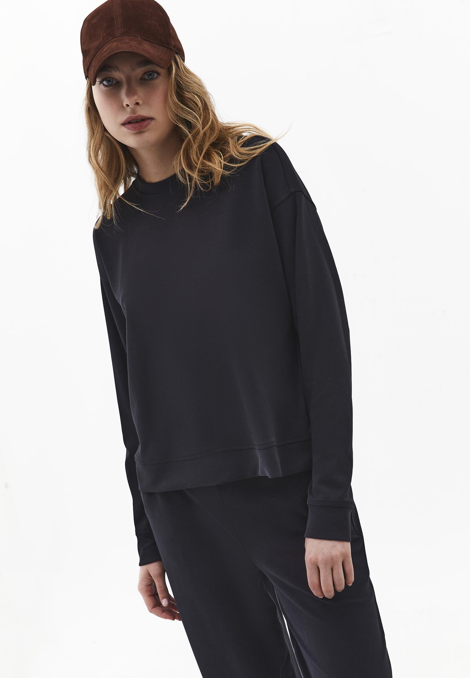 Crew Neck Long Sleeve Sweatshirt - BLACK