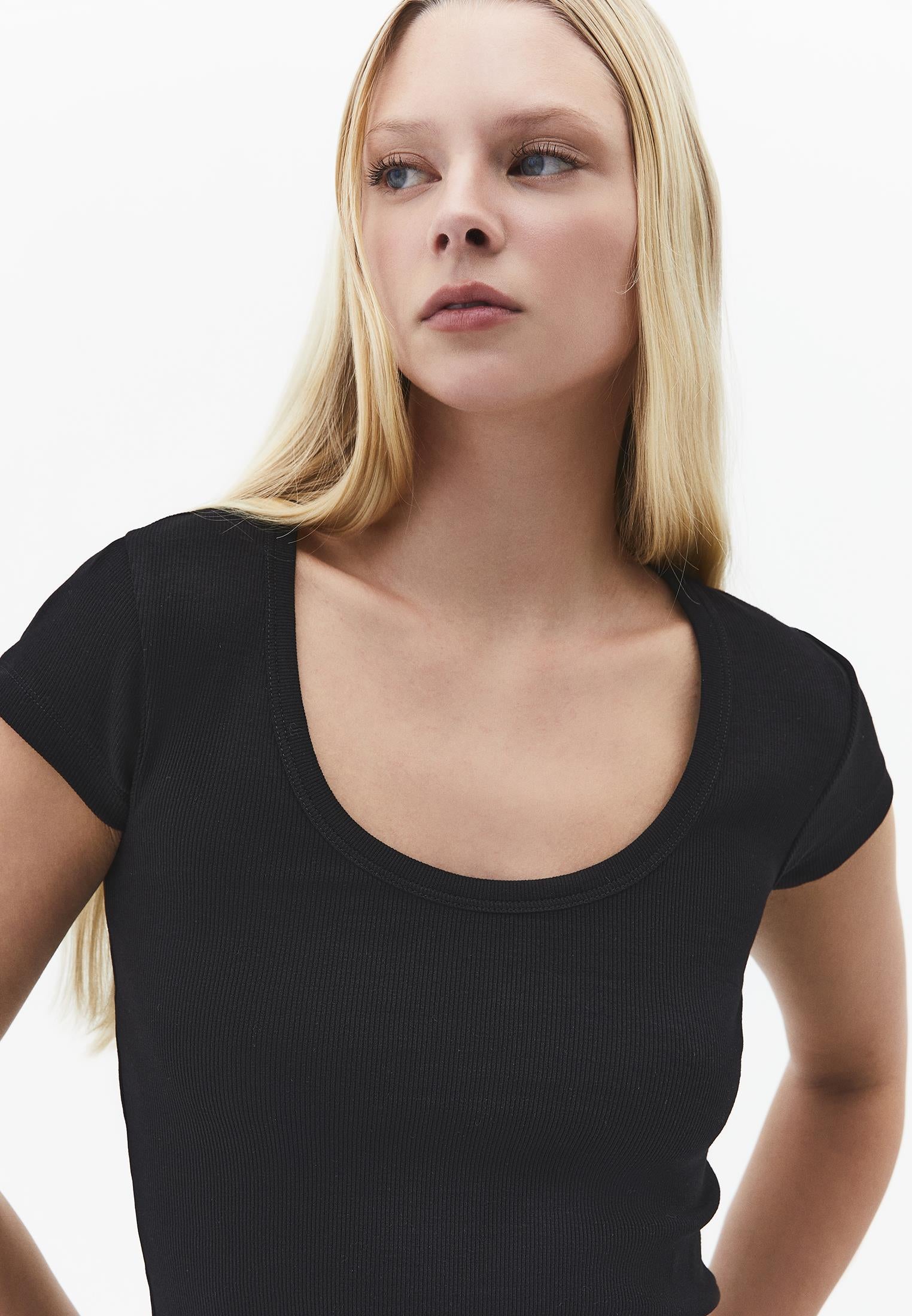 U Neck Bodycon T-Shirt - BLACK