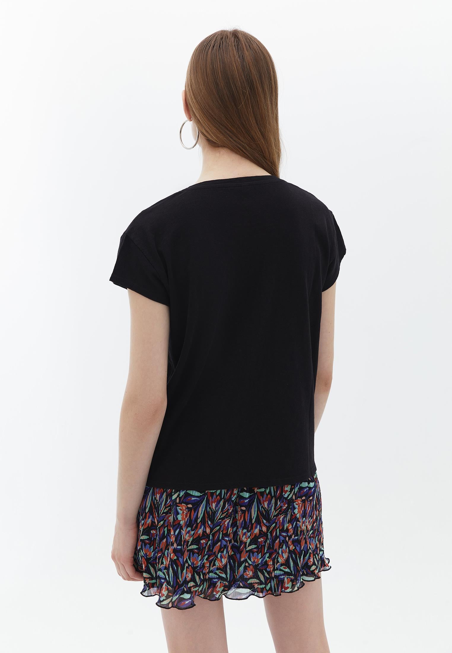V Neck Linen T-Shirt - BLACK