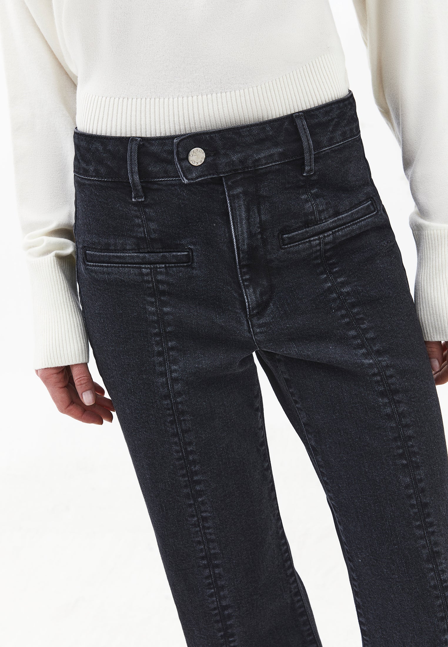 Spanish Leg Pants With Pocket Detail - BLACK