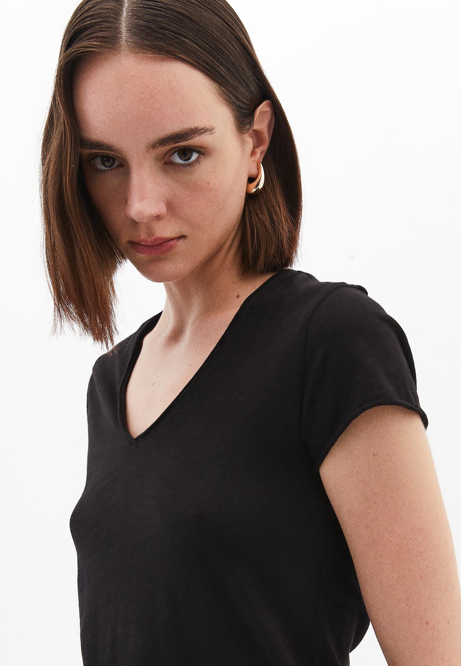 V Neck T-Shirt - BLACK