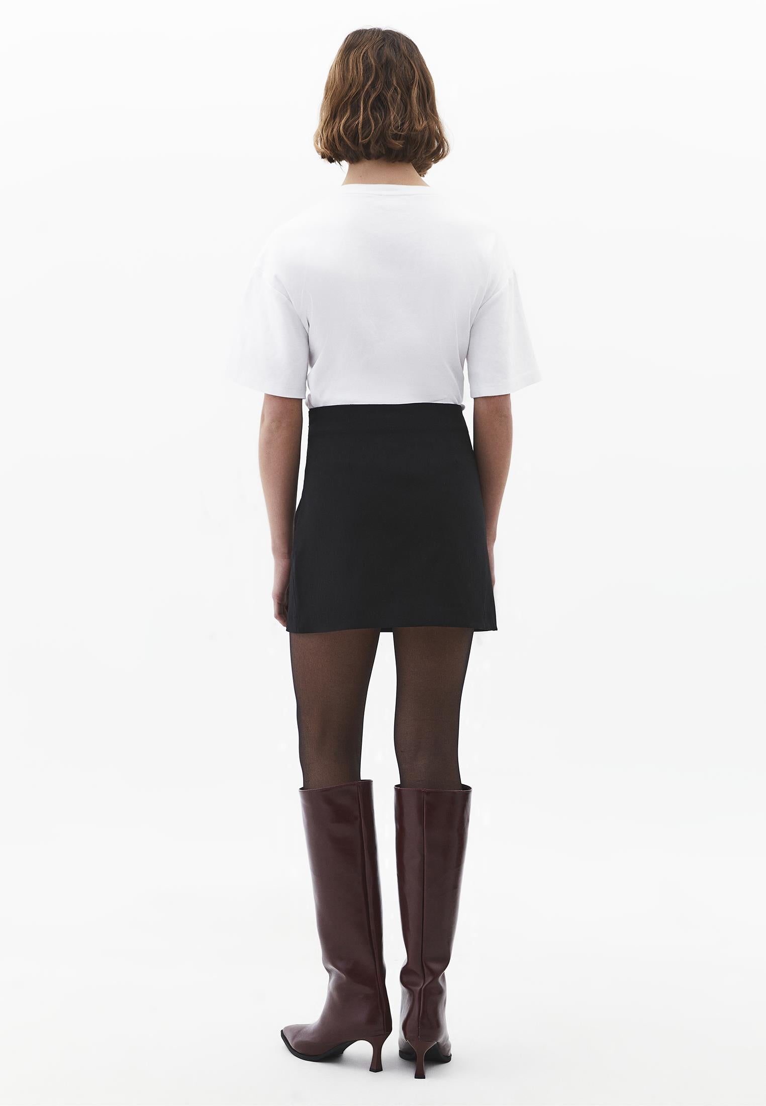 Short Slim Skirt With Slit - BLACK