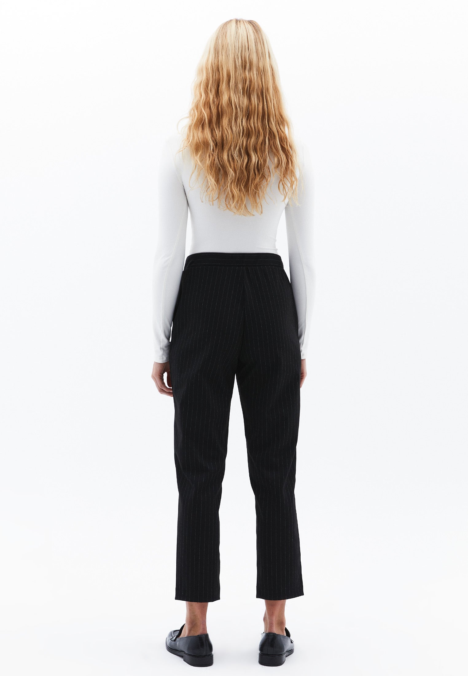 High Waist Carrot Pants - BLACK