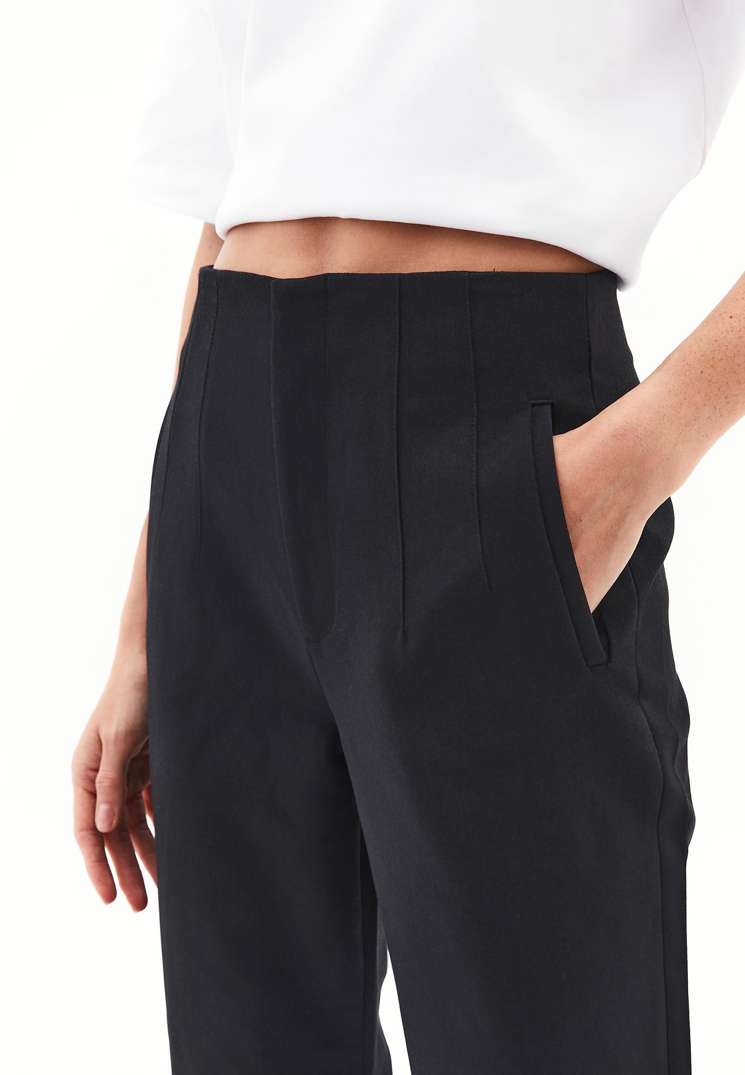 High Waist Carrot Cut Trousers - BLACK