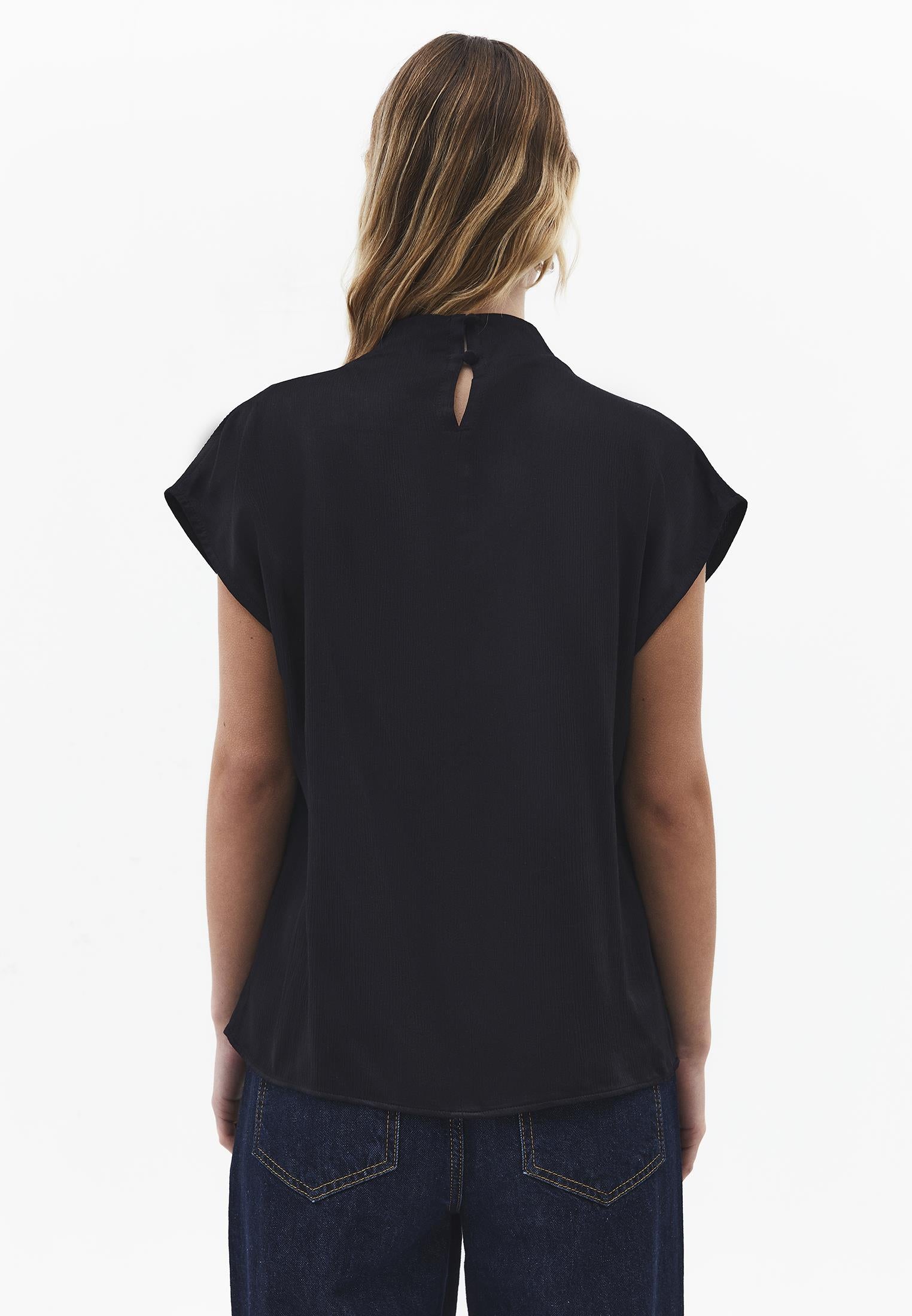 Dégaje Neck Sleeveless Blouse - BLACK