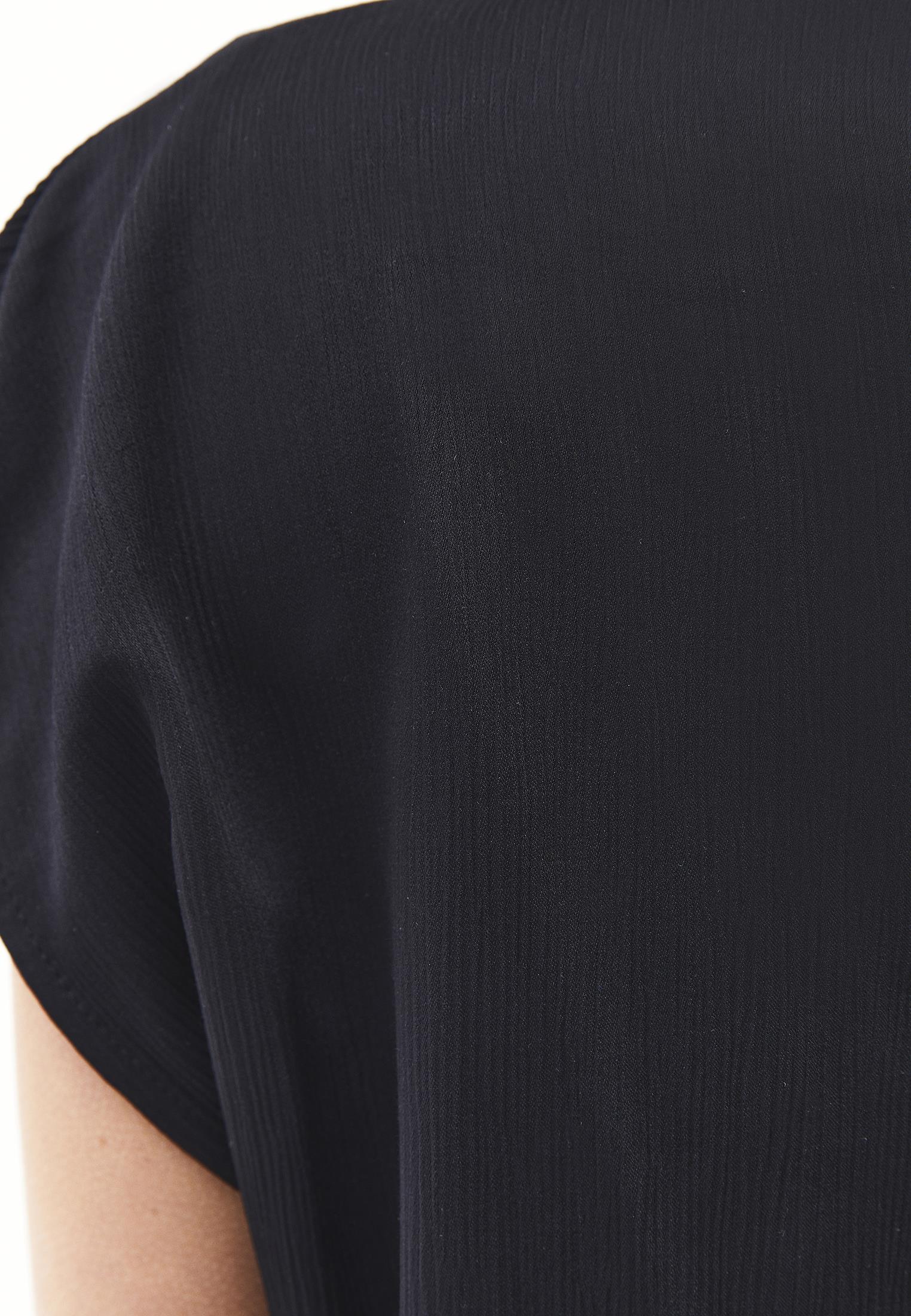Dégaje Neck Sleeveless Blouse - BLACK