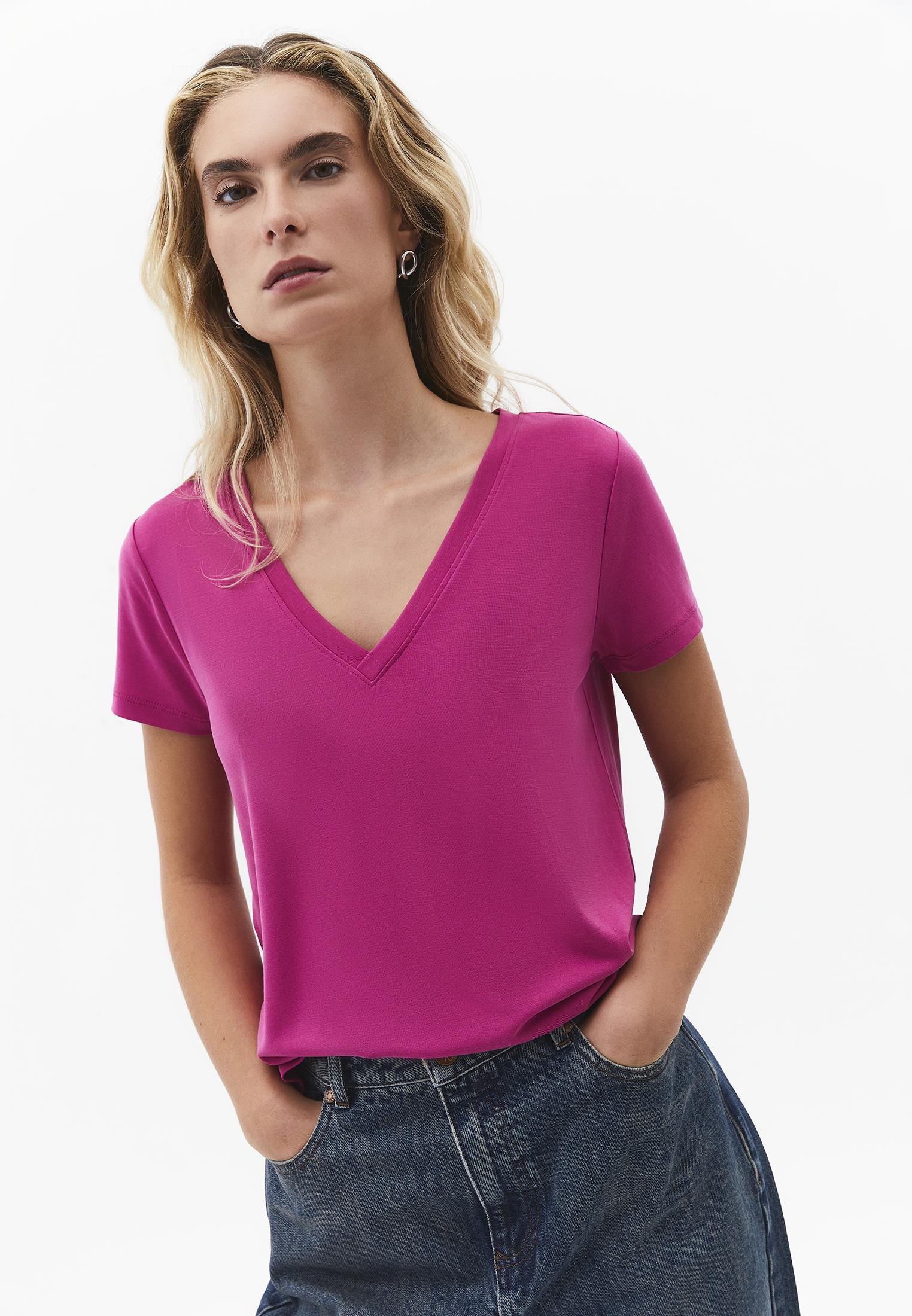V Neck T-Shirt - CACTUS FLOWER