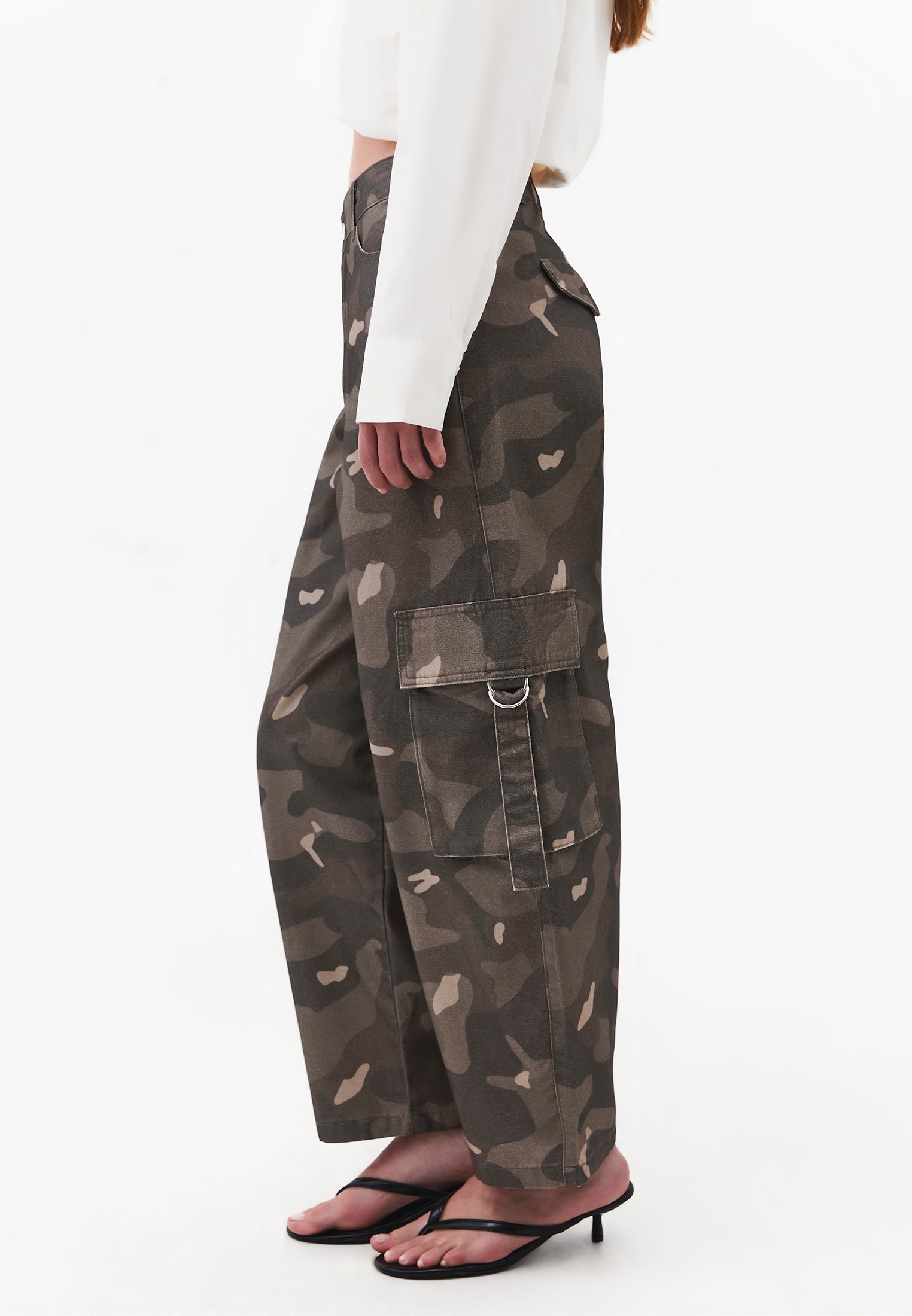 Camouflage Patterned Barrel Leg Cargo Pants - CAMO COMB