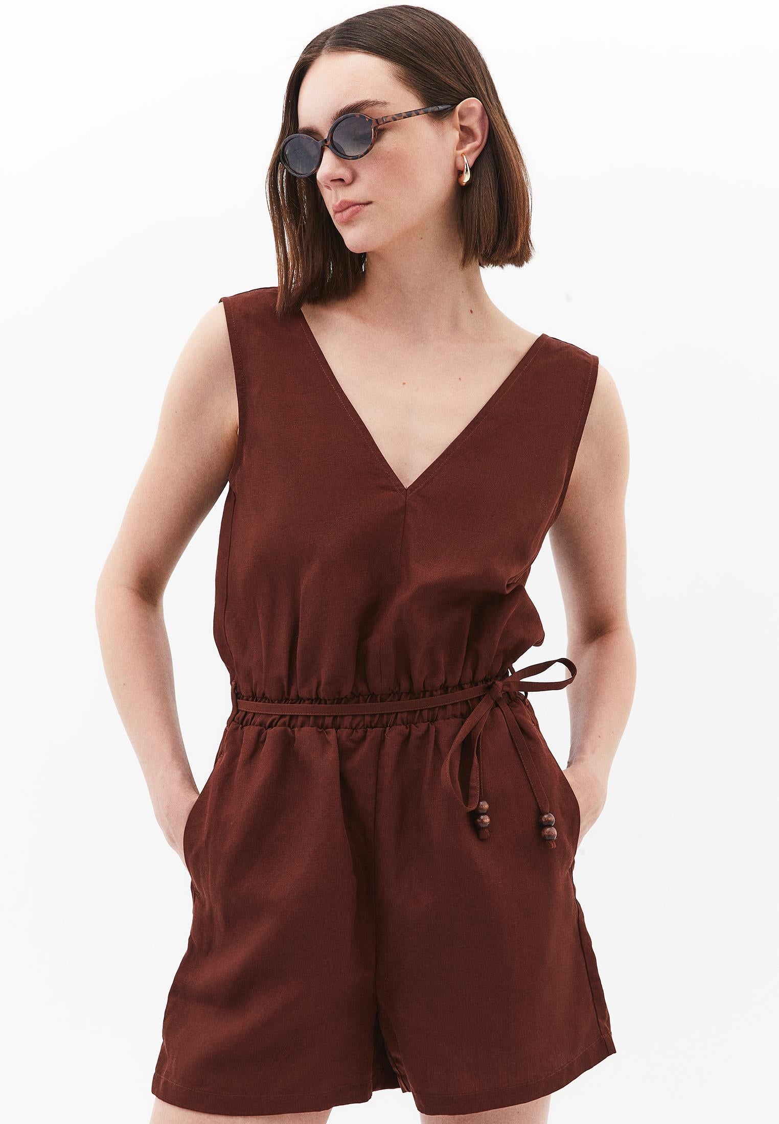 Short Closed V-Neck Jumpsuit With Belt Detail - CHOCOLATE FONDANT