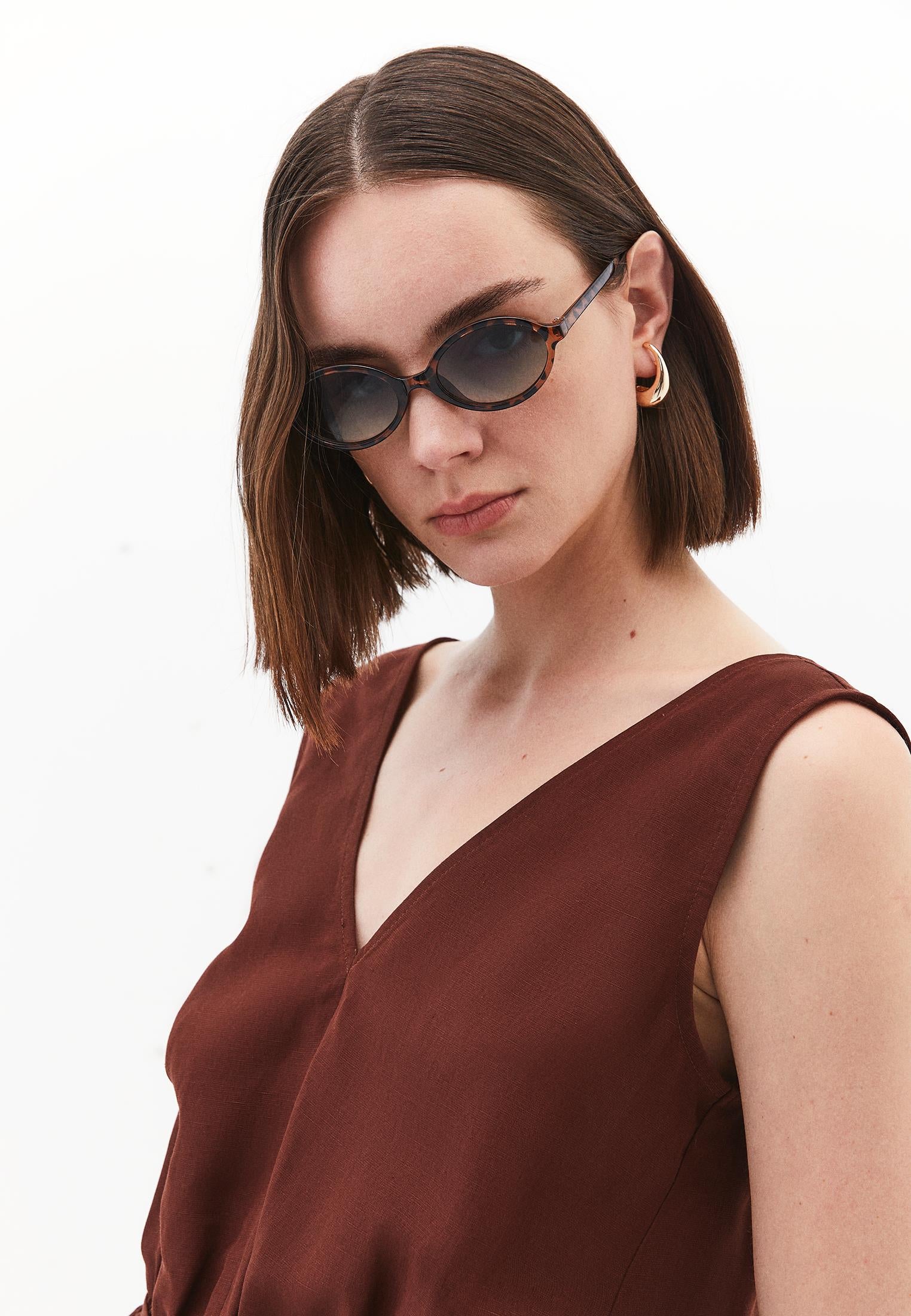 Short Closed V-Neck Jumpsuit With Belt Detail - CHOCOLATE FONDANT