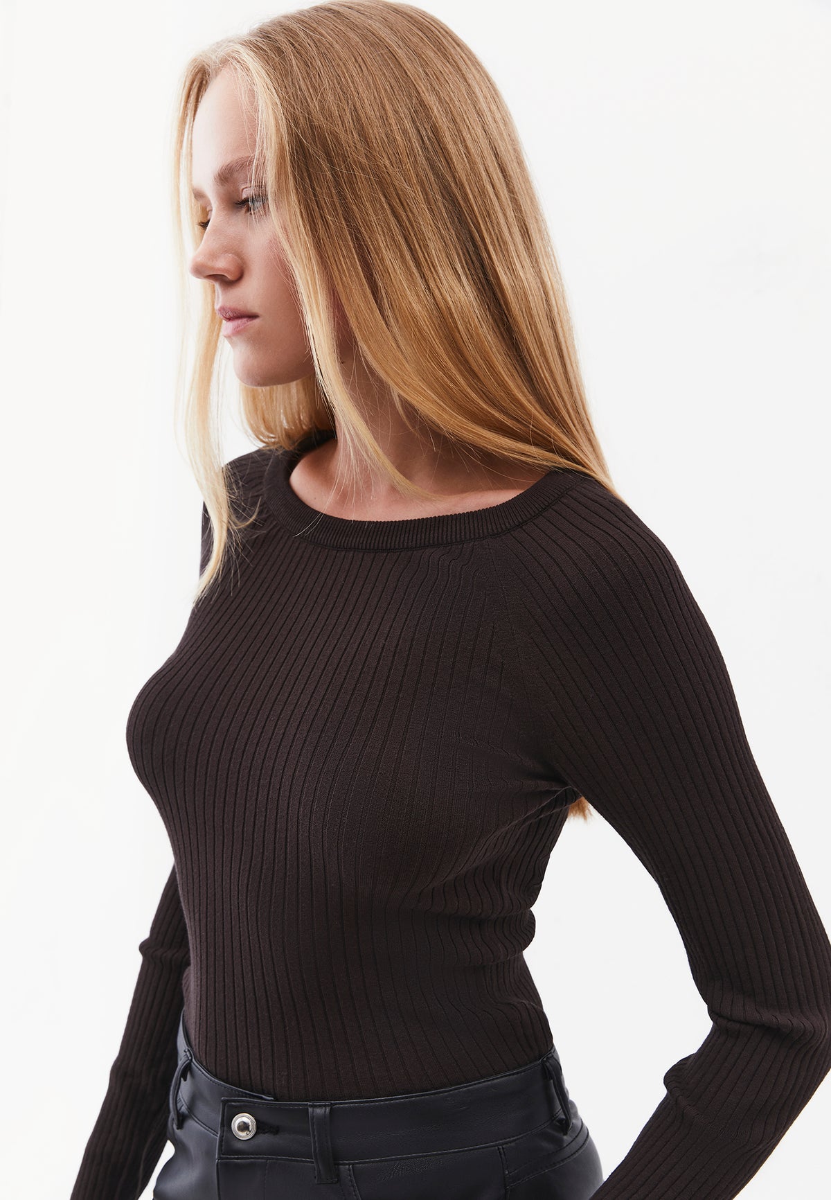 Ribbed Knit Sweater with Boat Neck and Raglan Sleeve - CHOCOLATE TORTE
