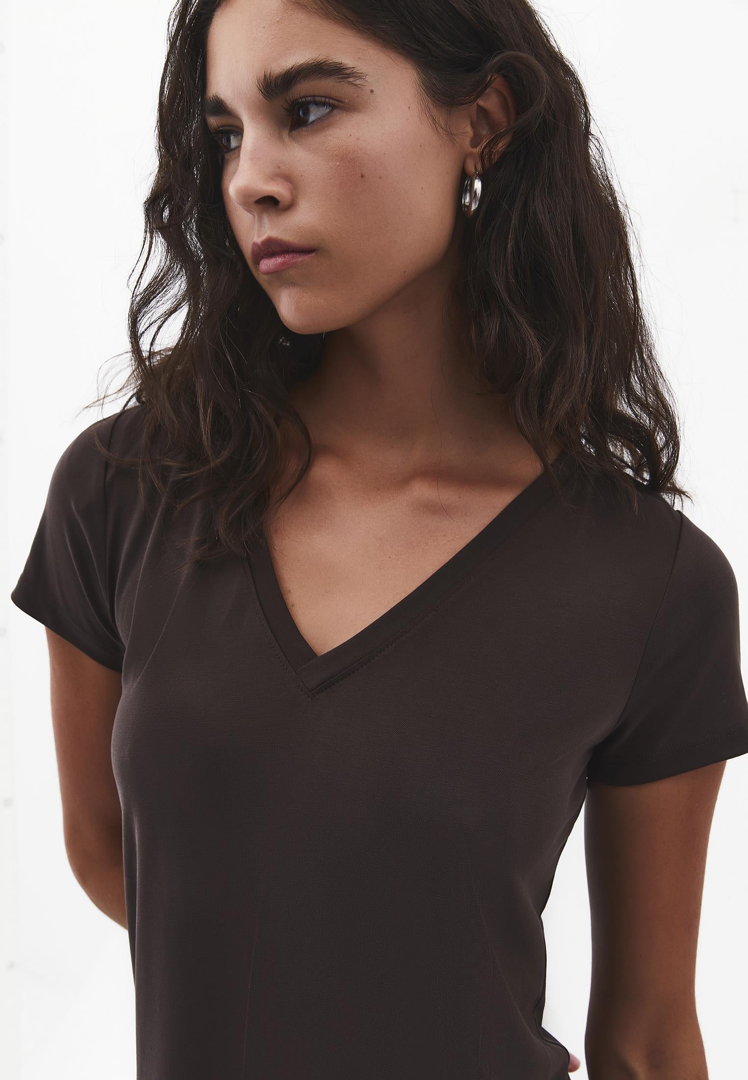 Short Sleeve V Neck T-Shirt - CHOCOLATE TORTE