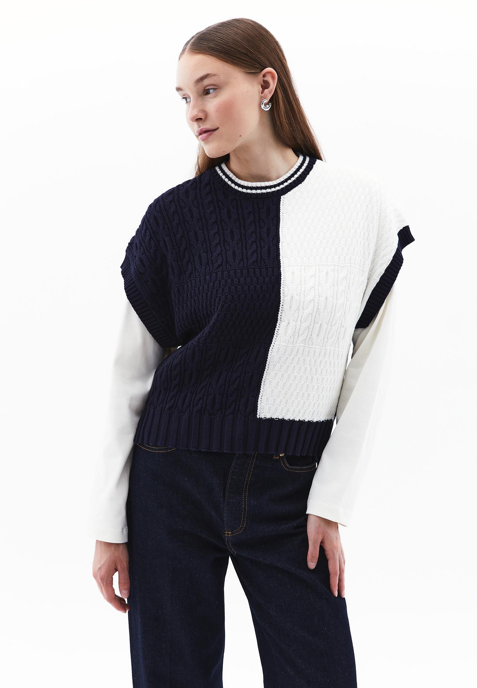 Sleeveless Vest With Knit Details - COLOR COMB