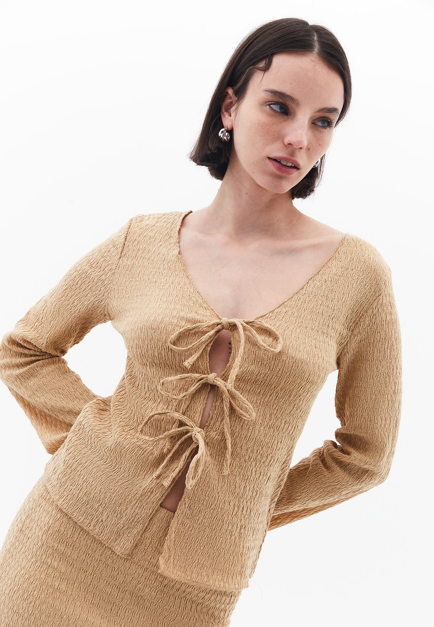 V Neck T-Shirt - CURDS WHEY