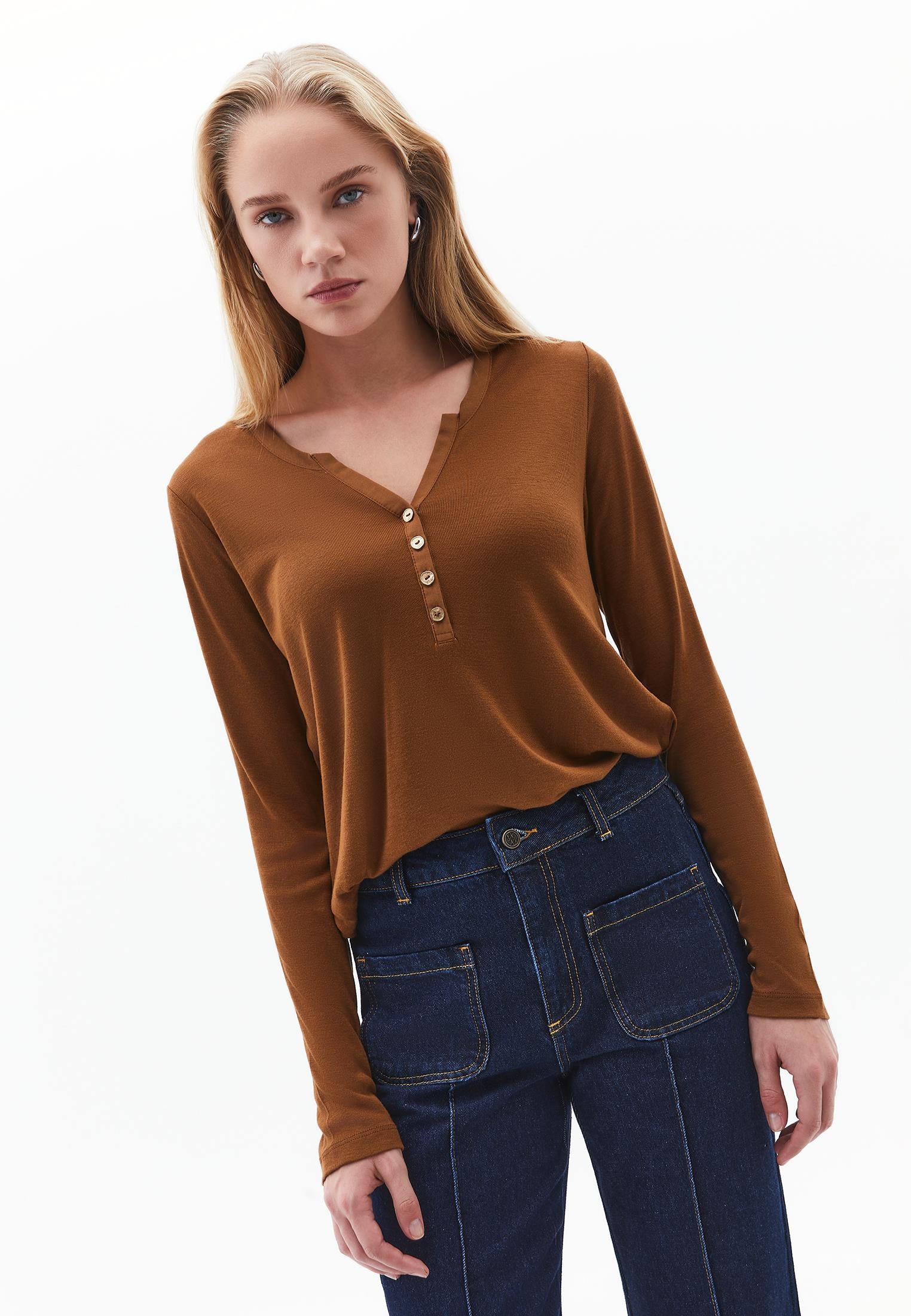 Polo Collar Buttoned T-Shirt - EMPERADOR