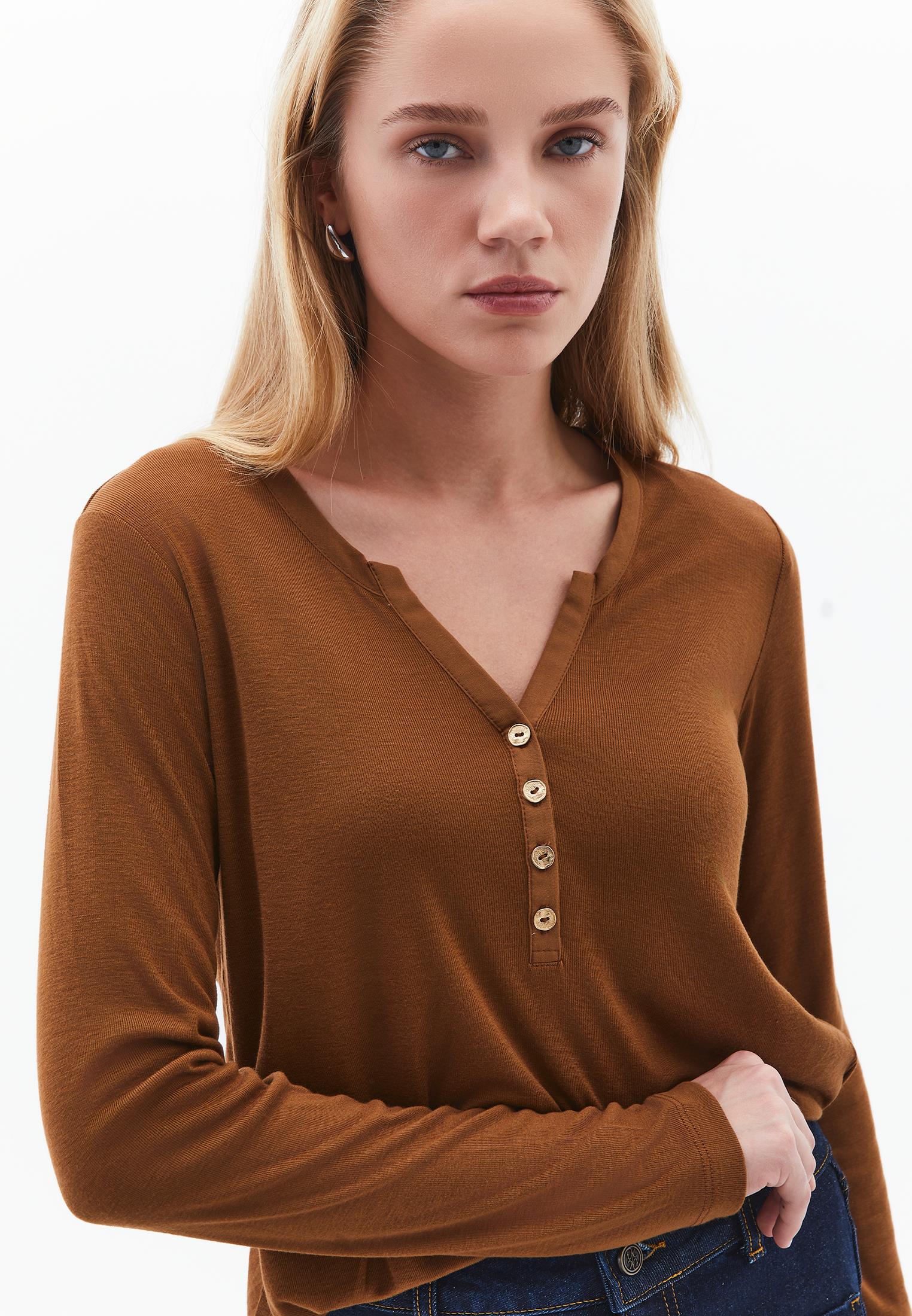 Polo Collar Buttoned T-Shirt - EMPERADOR