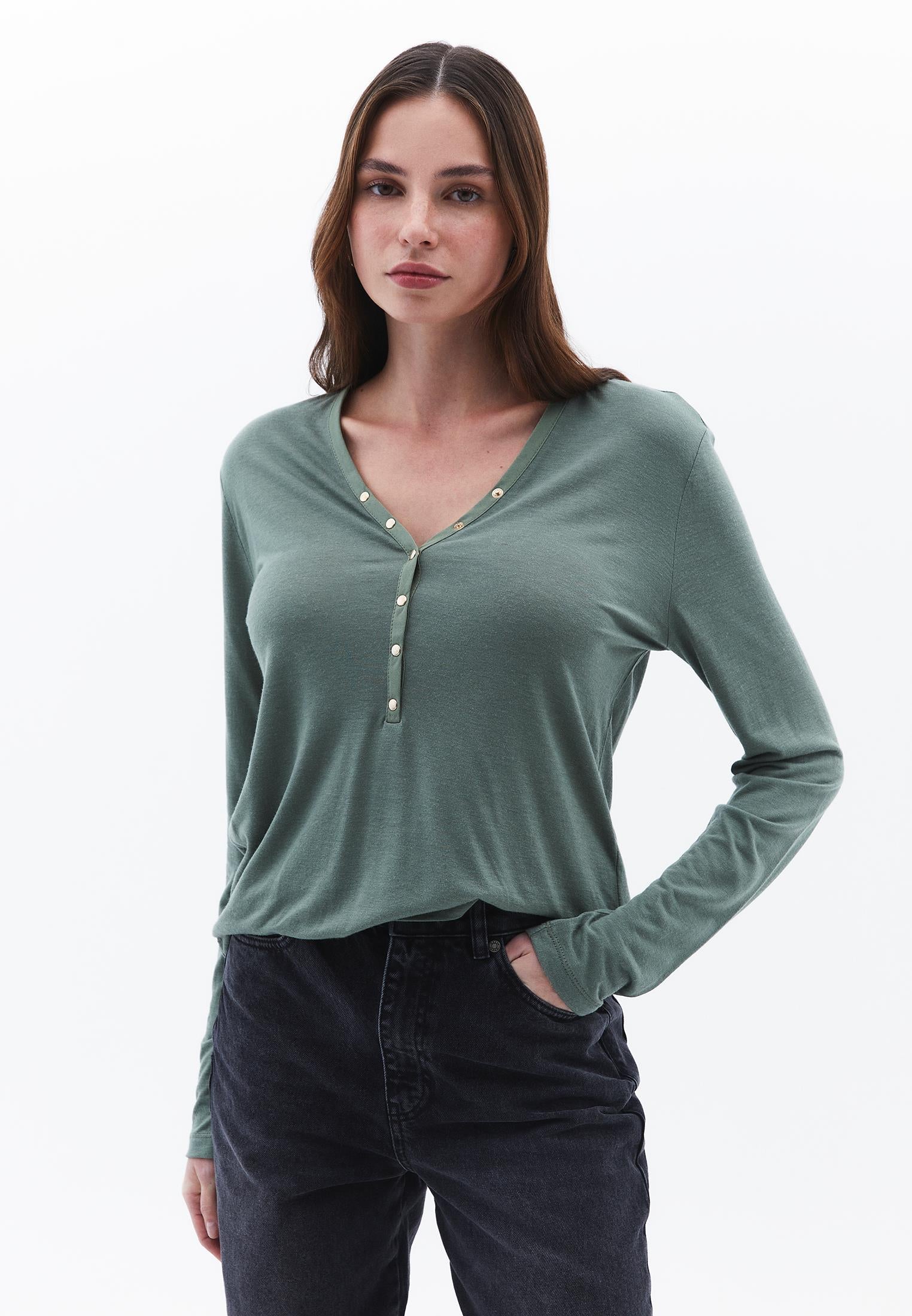 V Neck Long Sleeve T Shirt - LAUREL WREATH