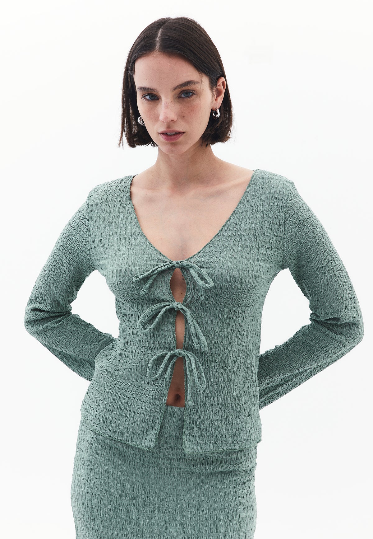 V Neck T-Shirt - LILY PAD