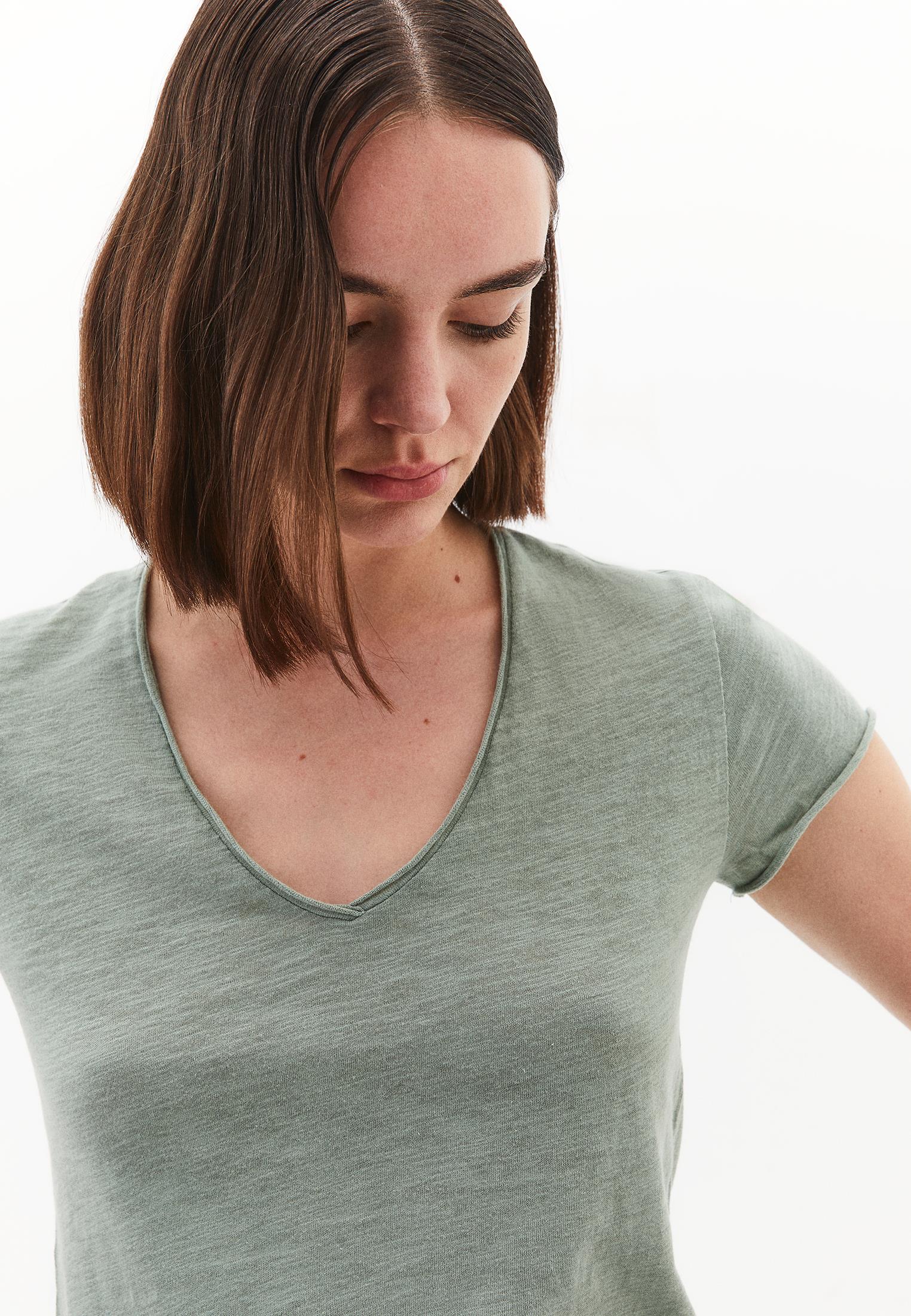 V Neck T-Shirt - LILY PAD
