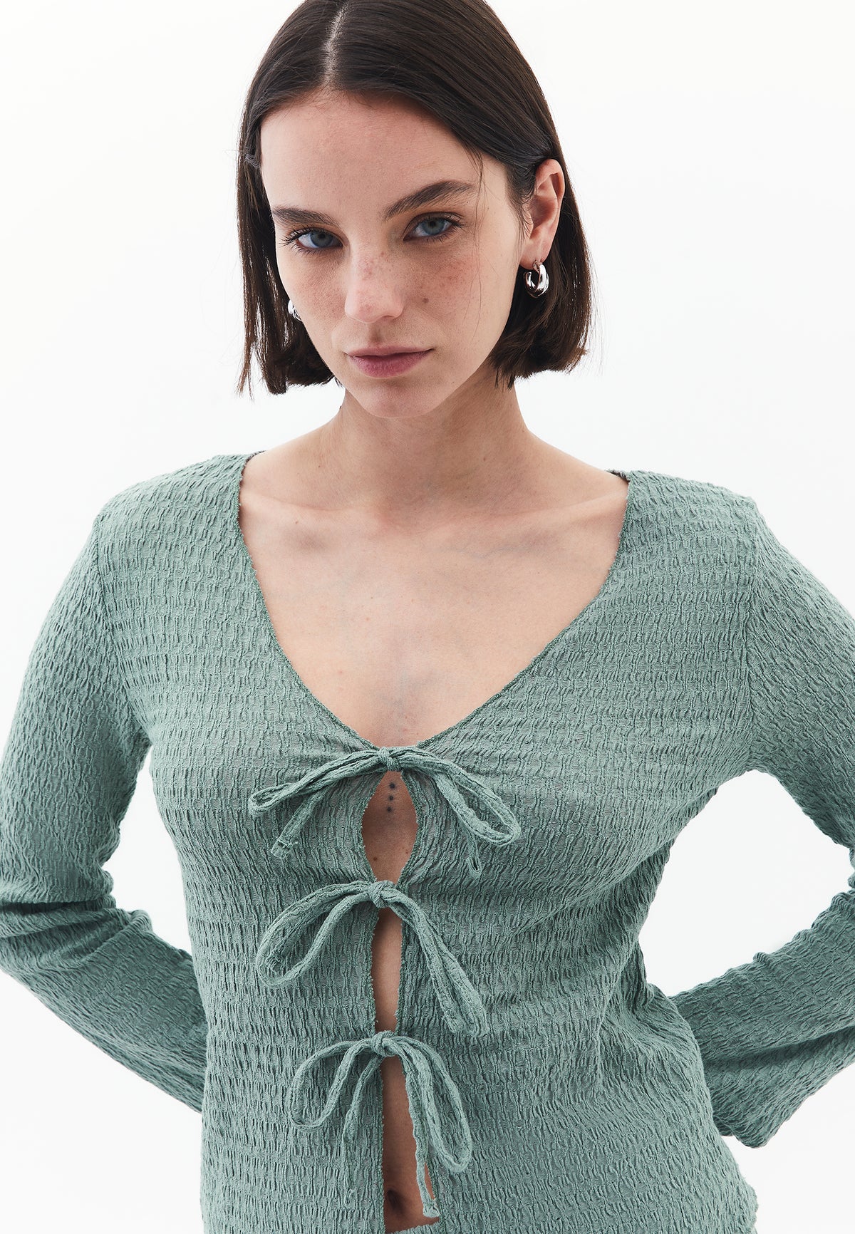 V Neck T-Shirt - LILY PAD