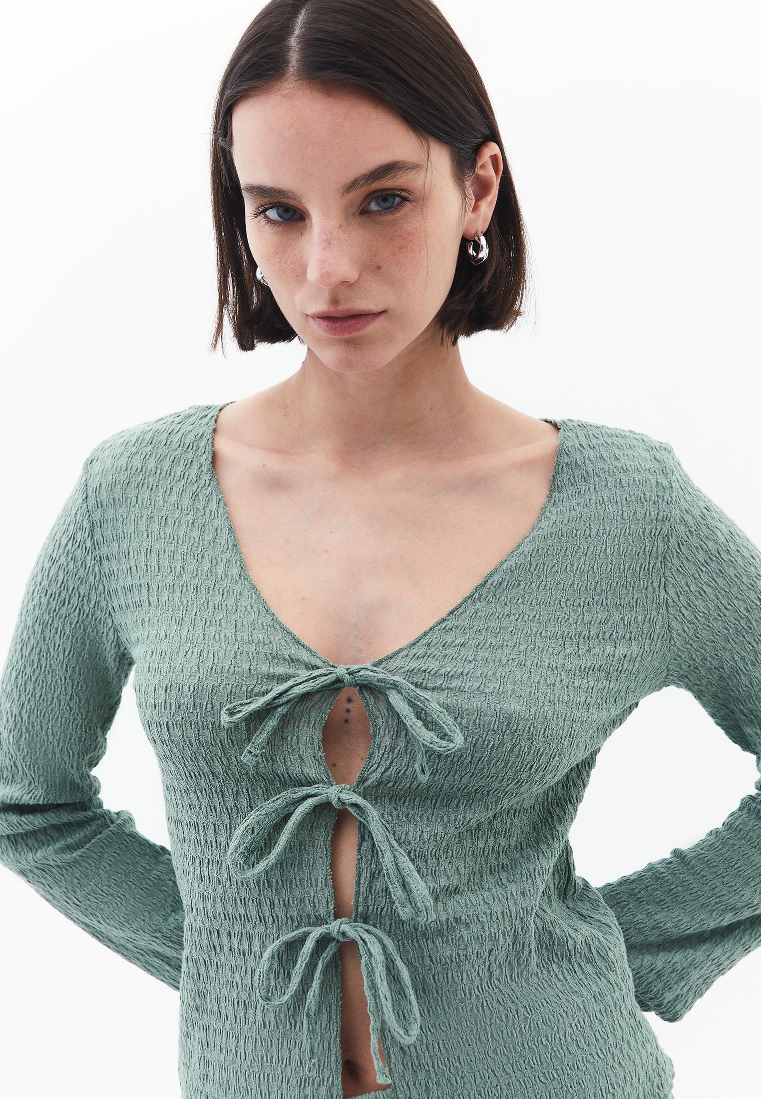 V Neck T-Shirt - LILY PAD