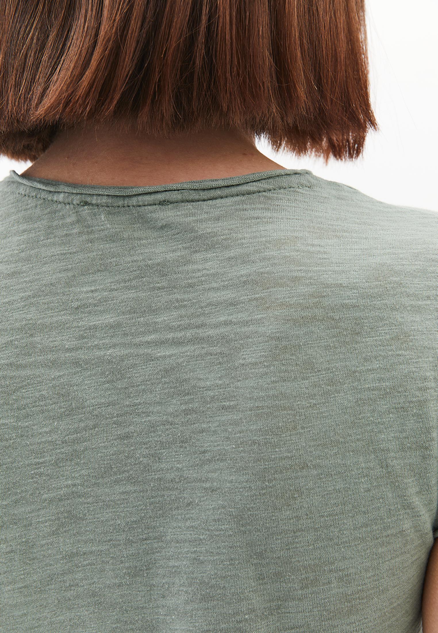 V Neck T-Shirt - LILY PAD