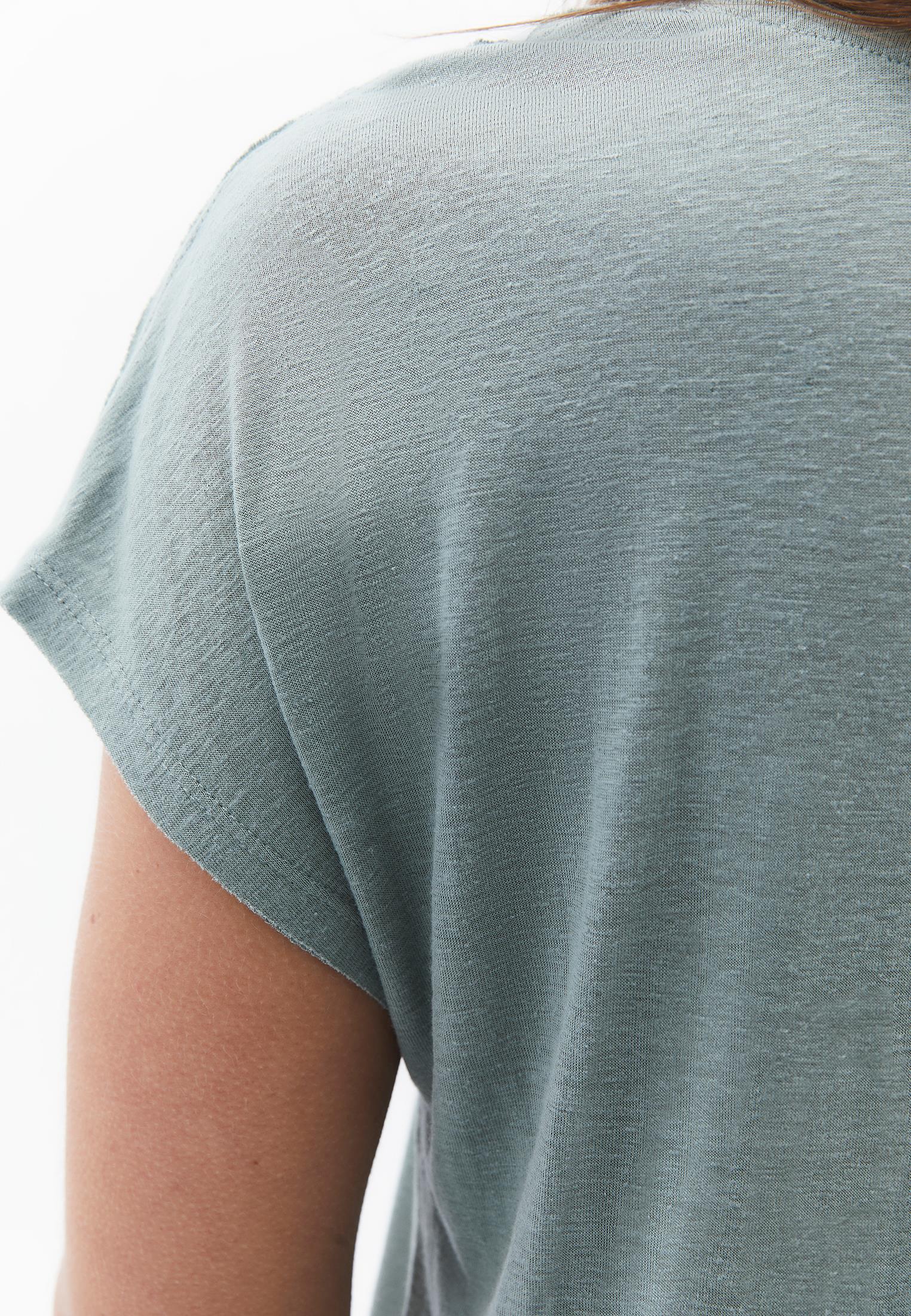 V Neck Short Sleeve T-Shirt - LILY PAD