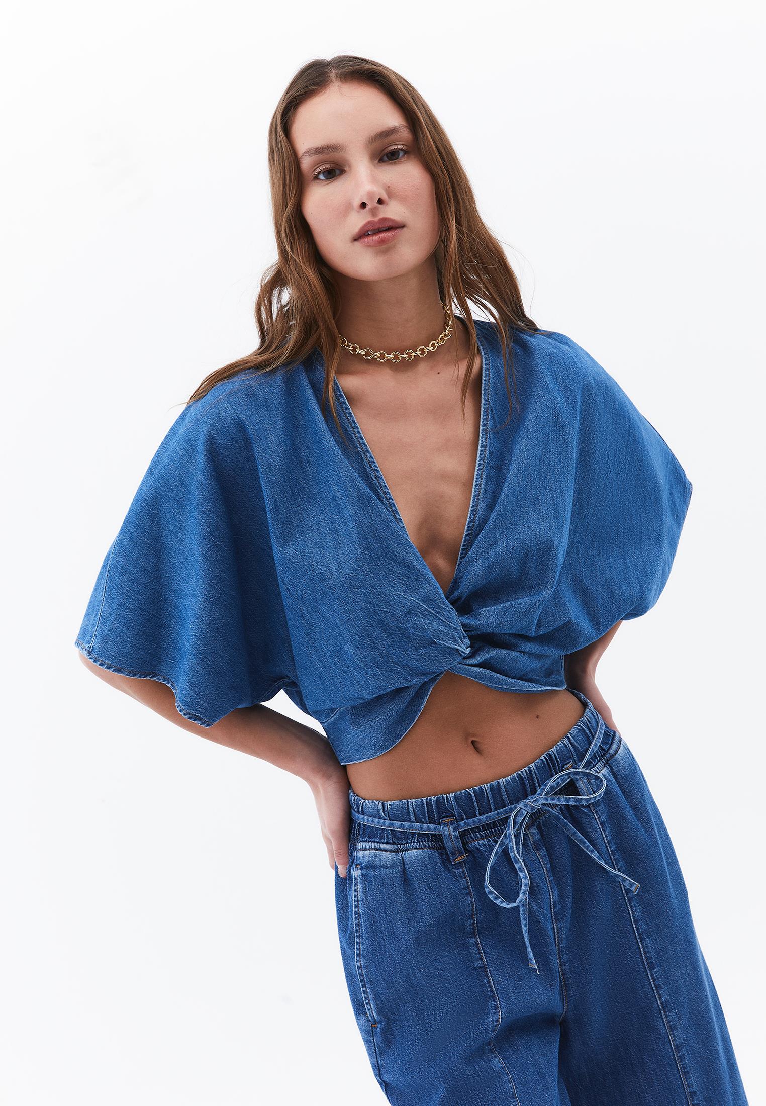 V Neck Short Sleeve Twisted Cropped Blouse - MID BLUE DENIM