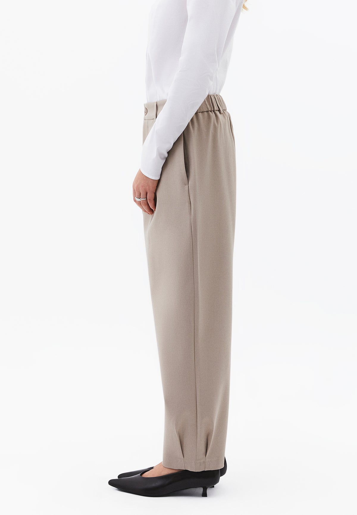 Balloon Form Pleated Carrot Leg Pants - SIMPLY TAUPE