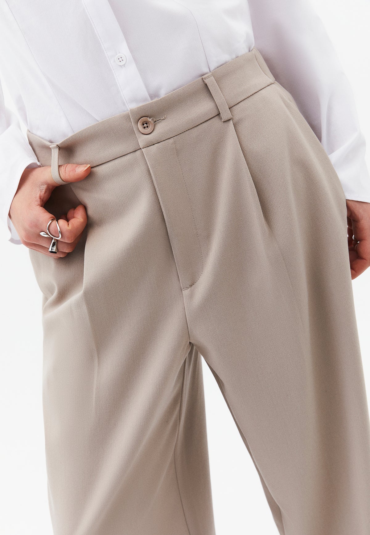 Balloon Form Pleated Carrot Leg Pants - SIMPLY TAUPE
