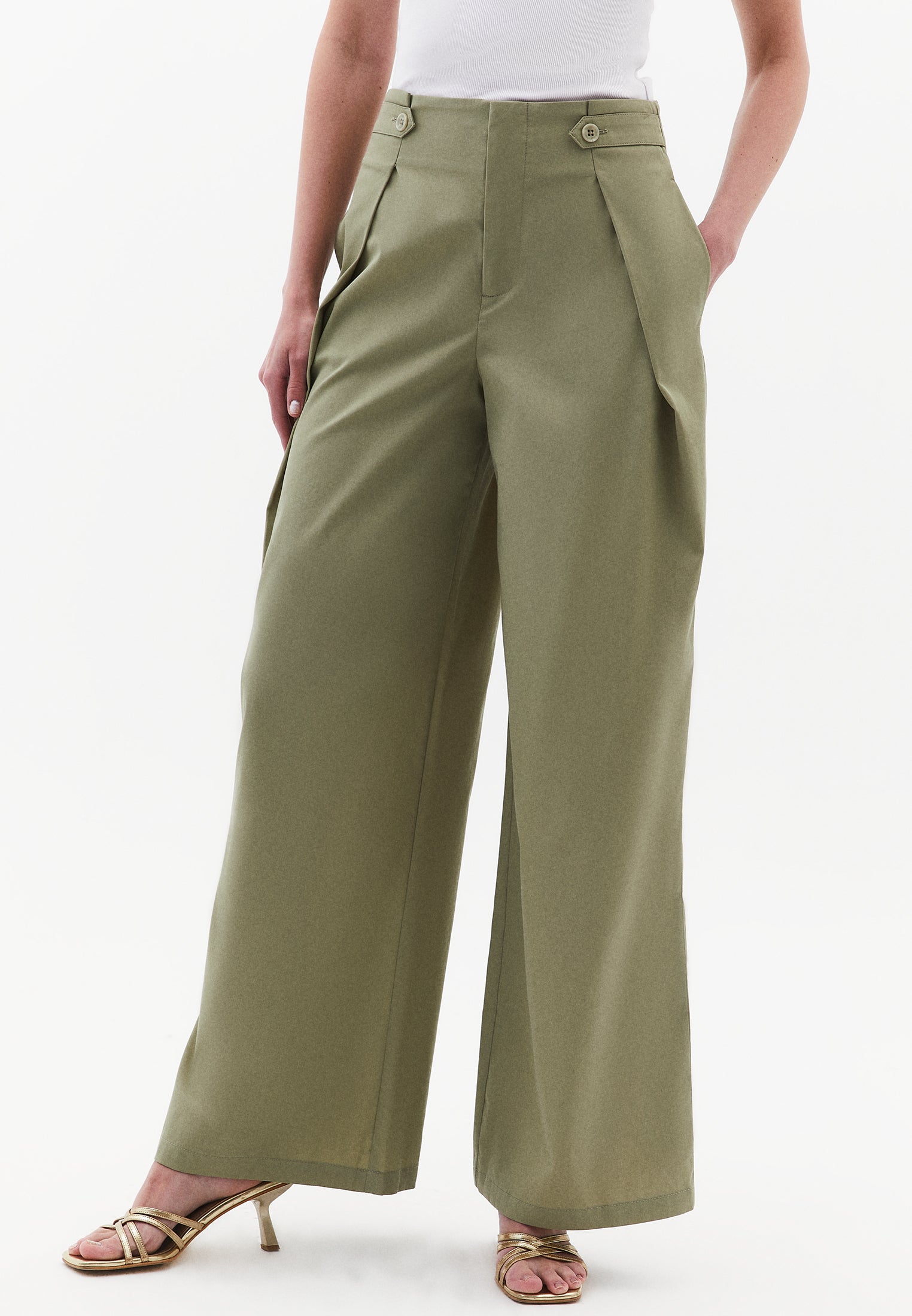 Pleated High Waist Trousers With Button Details - TEA