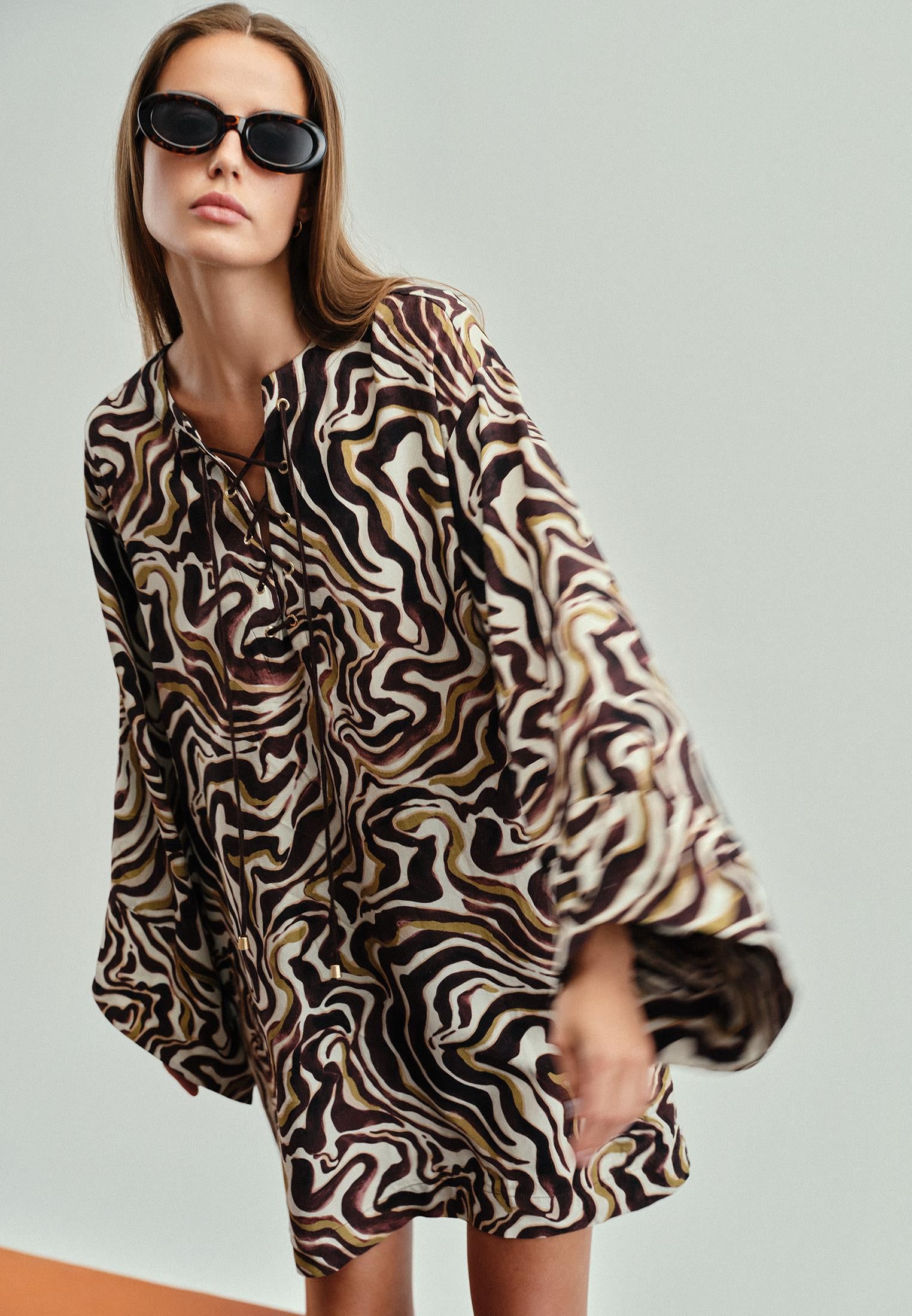 Woven Printed Tied Short V Neck Long Sleeve Dress - WAVY COMB