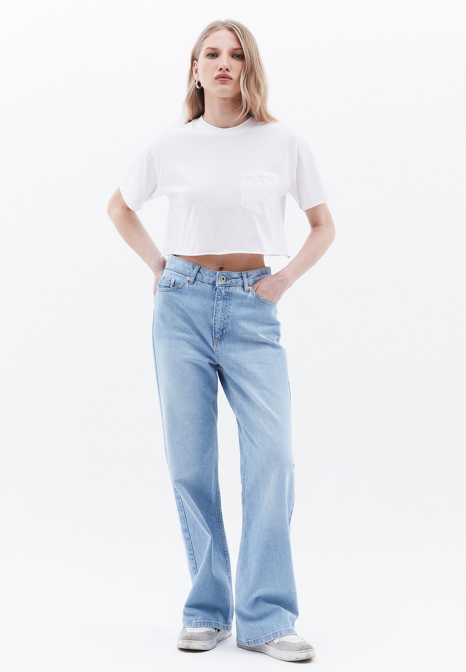 Cropped T-Shirt With Pocket Detail - WHITE