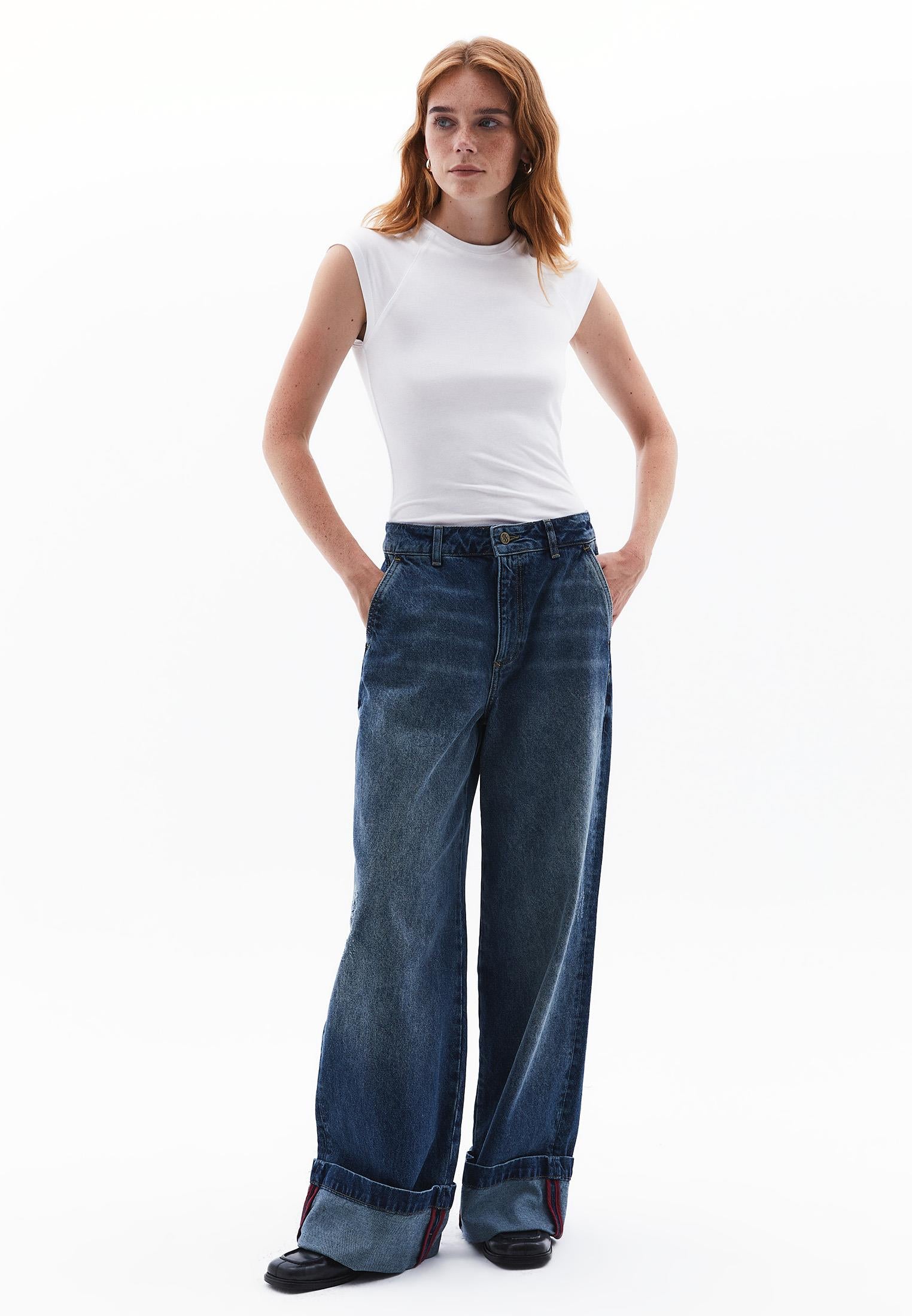 Short Sleeve T-Shirt With Closed Cut - WHITE