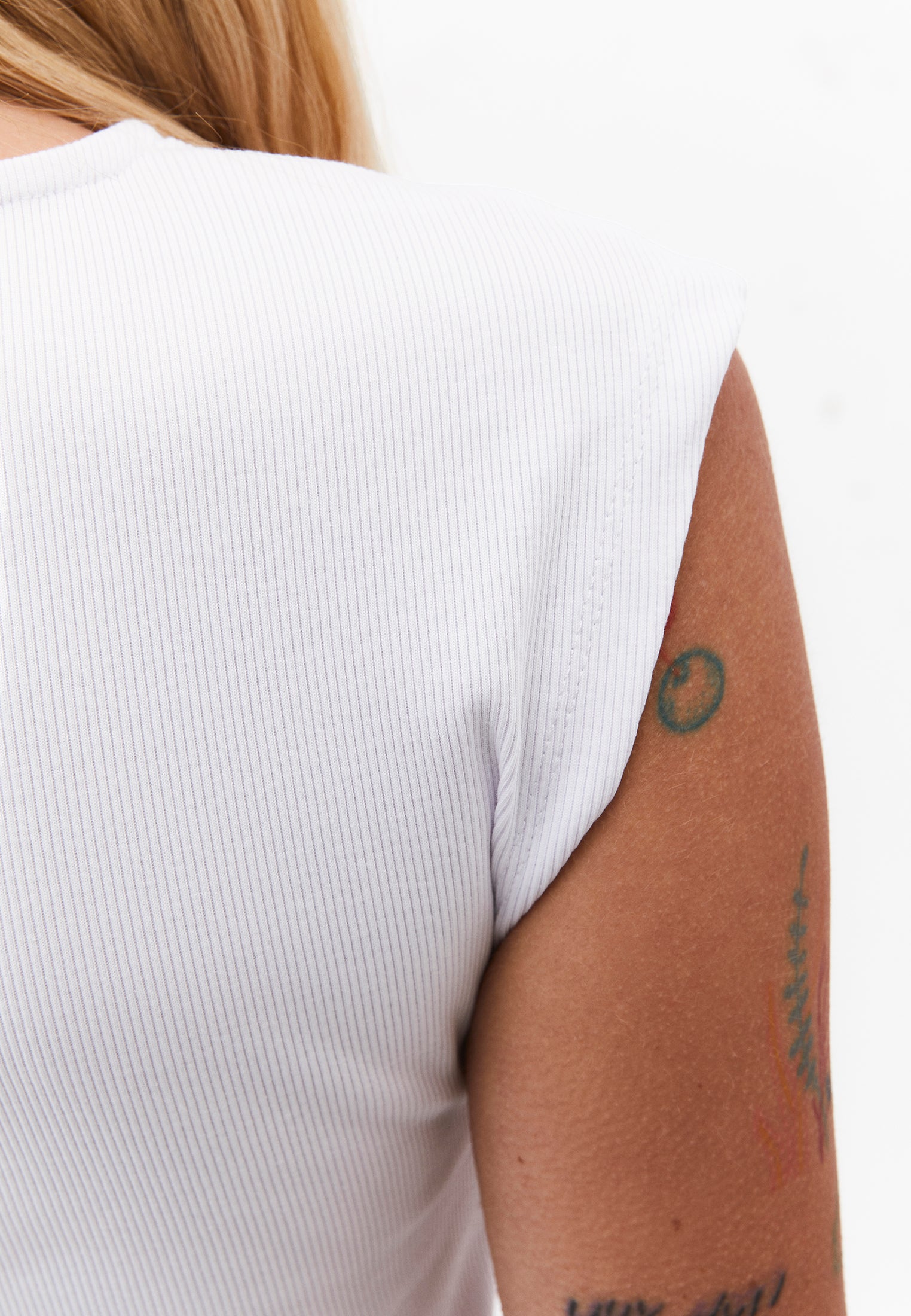 V Neck Short Sleeve T-Shirt - WHITE