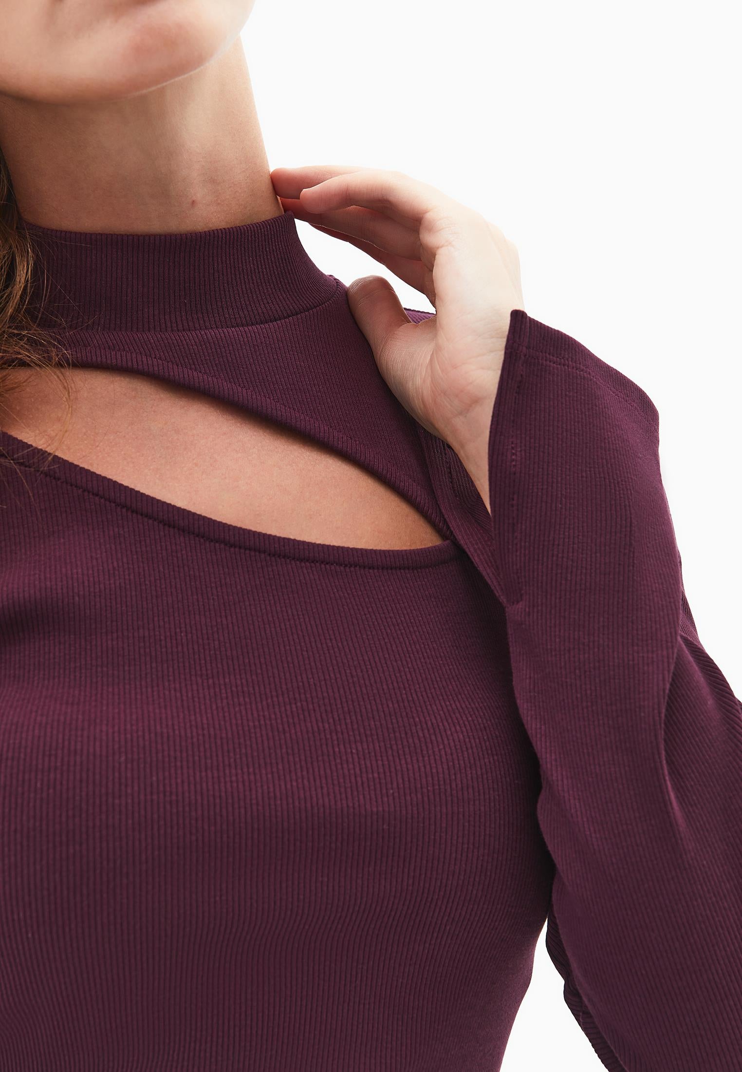 Long Sleeve T-Shirt With Cut Out Details - WINETASTING