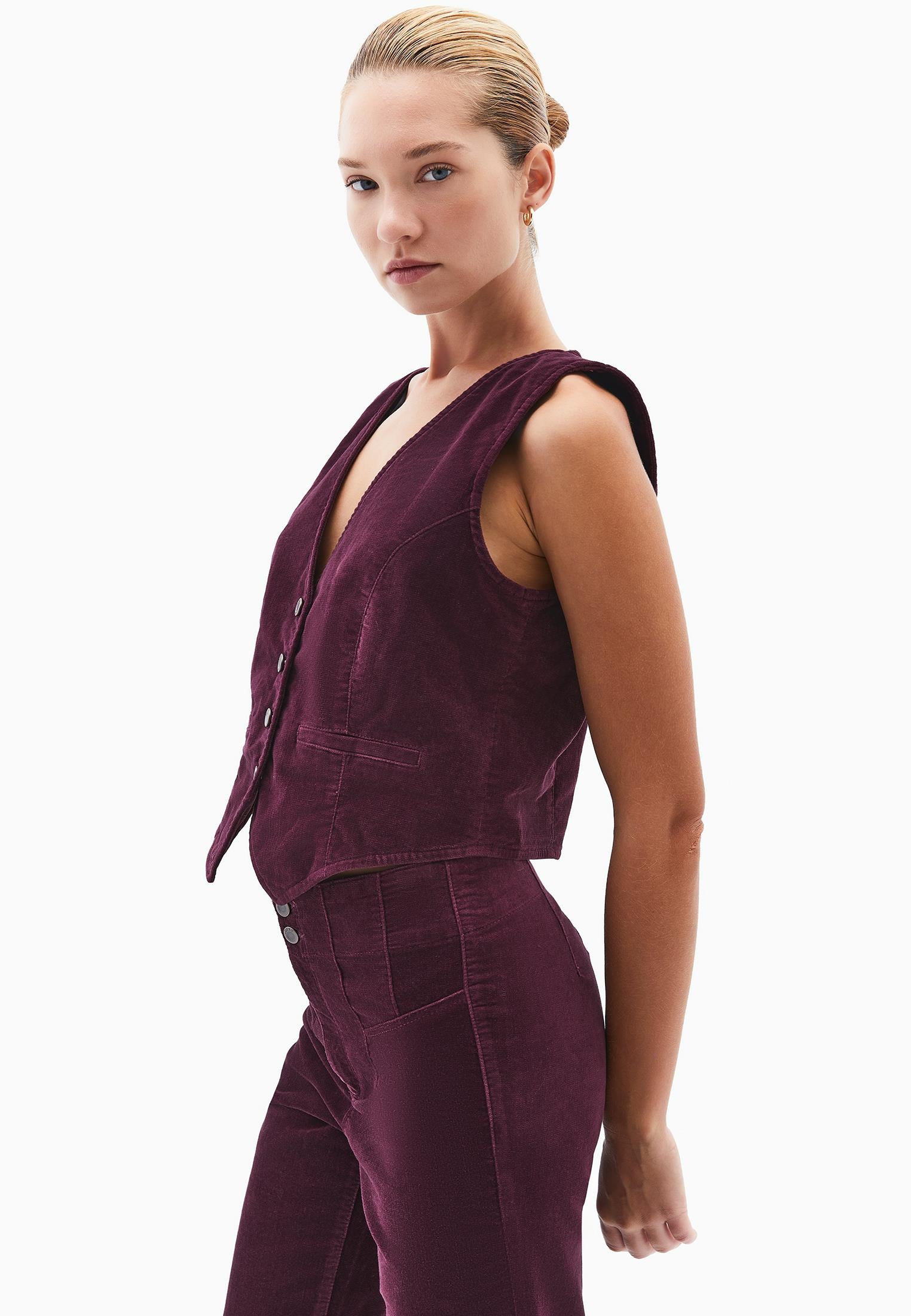 V-Neck Ribbed Velvet Vest - WINETASTING
